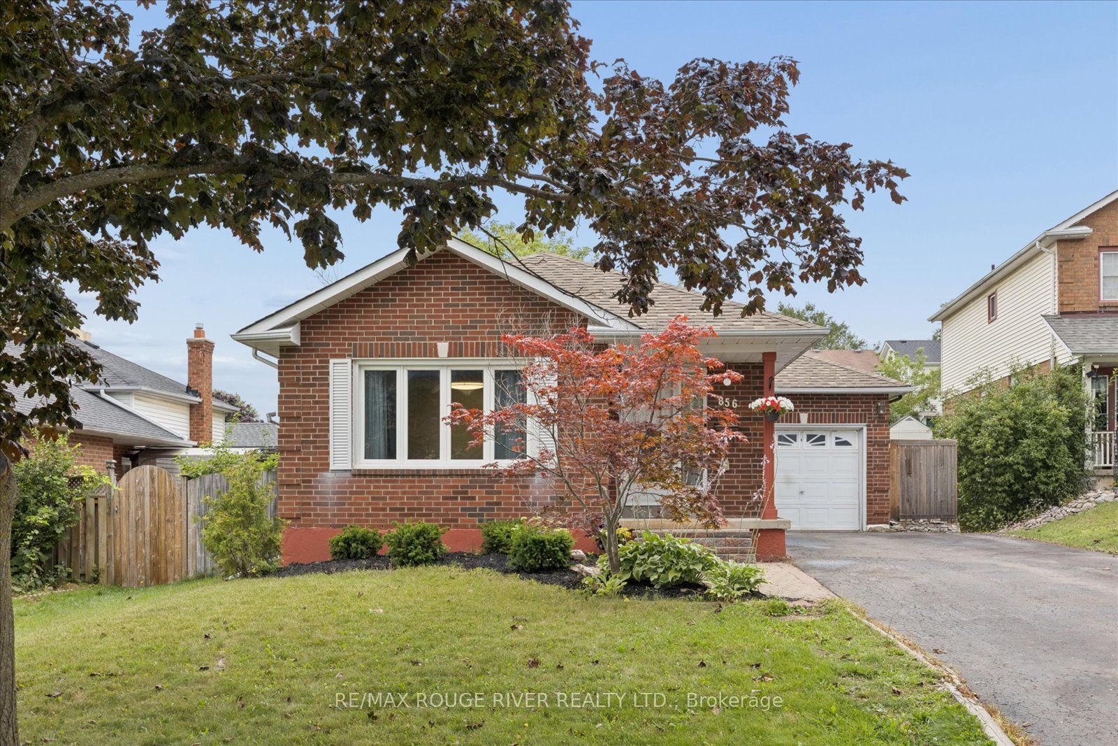856 Meadowhill Court, Oshawa, ON L1K 1X5 photo 2