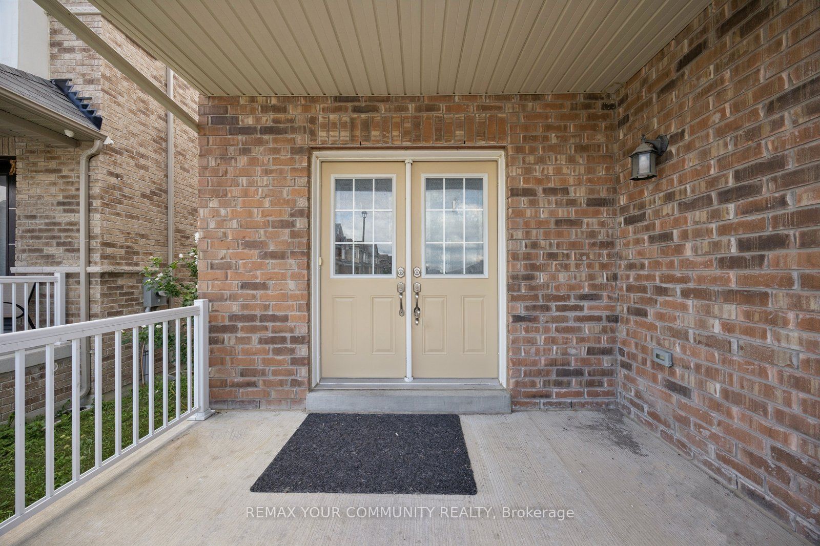 905 Greenhill Avenue, Oshawa, ON L1K 0X9 photo 2