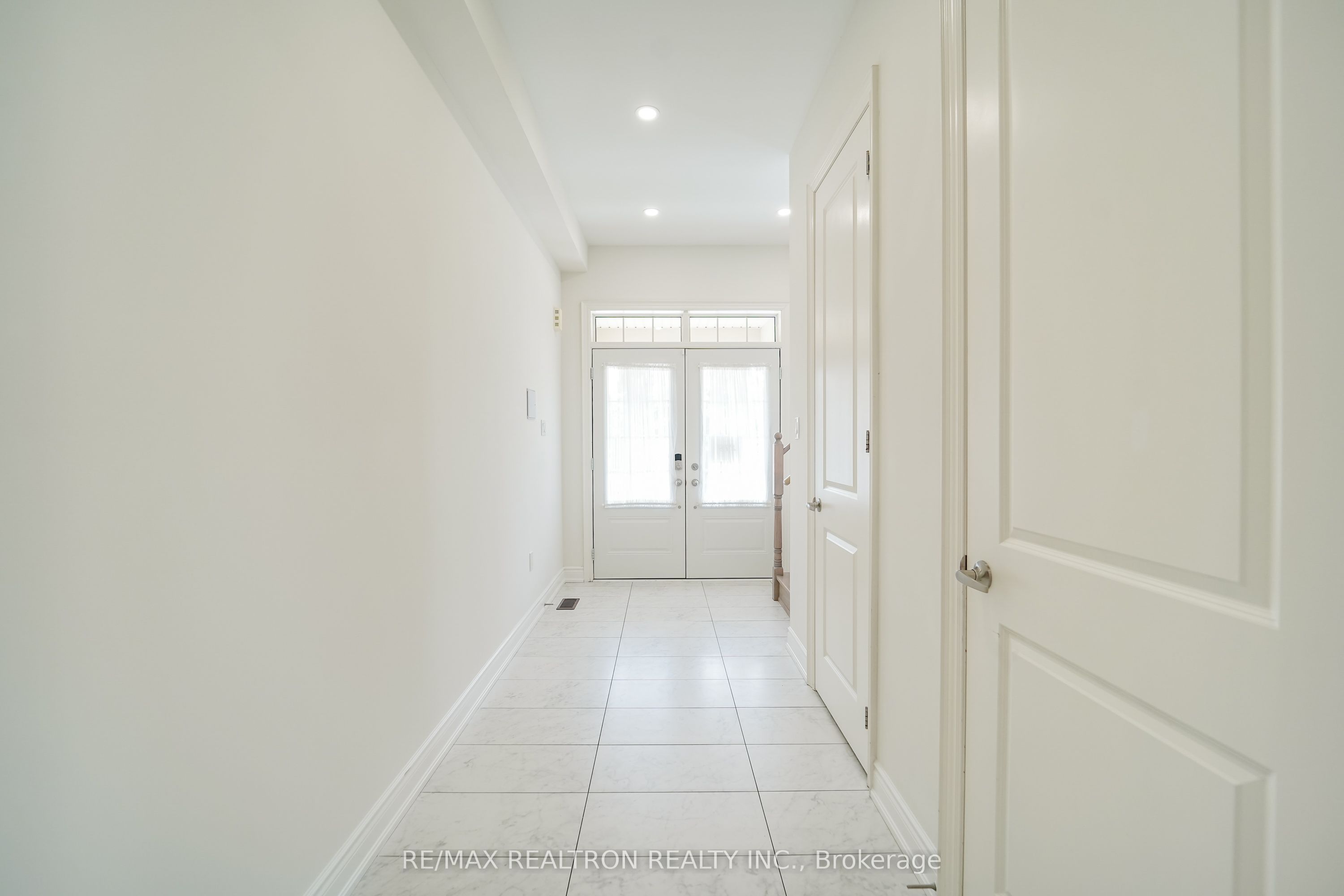 219 Lyle Drive, Clarington, ON L1C 0V6 photo 4