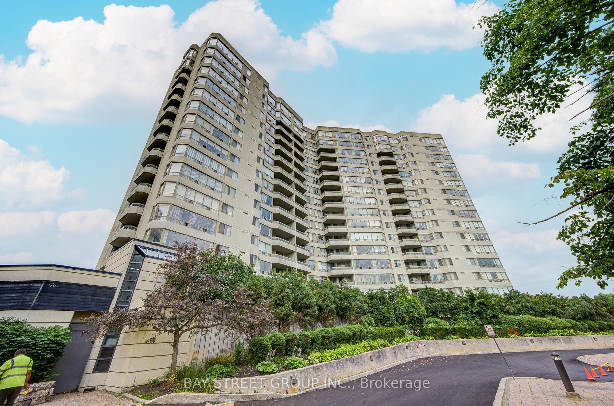 160 alton towers Circle 1607, Toronto, ON M1V 4X8