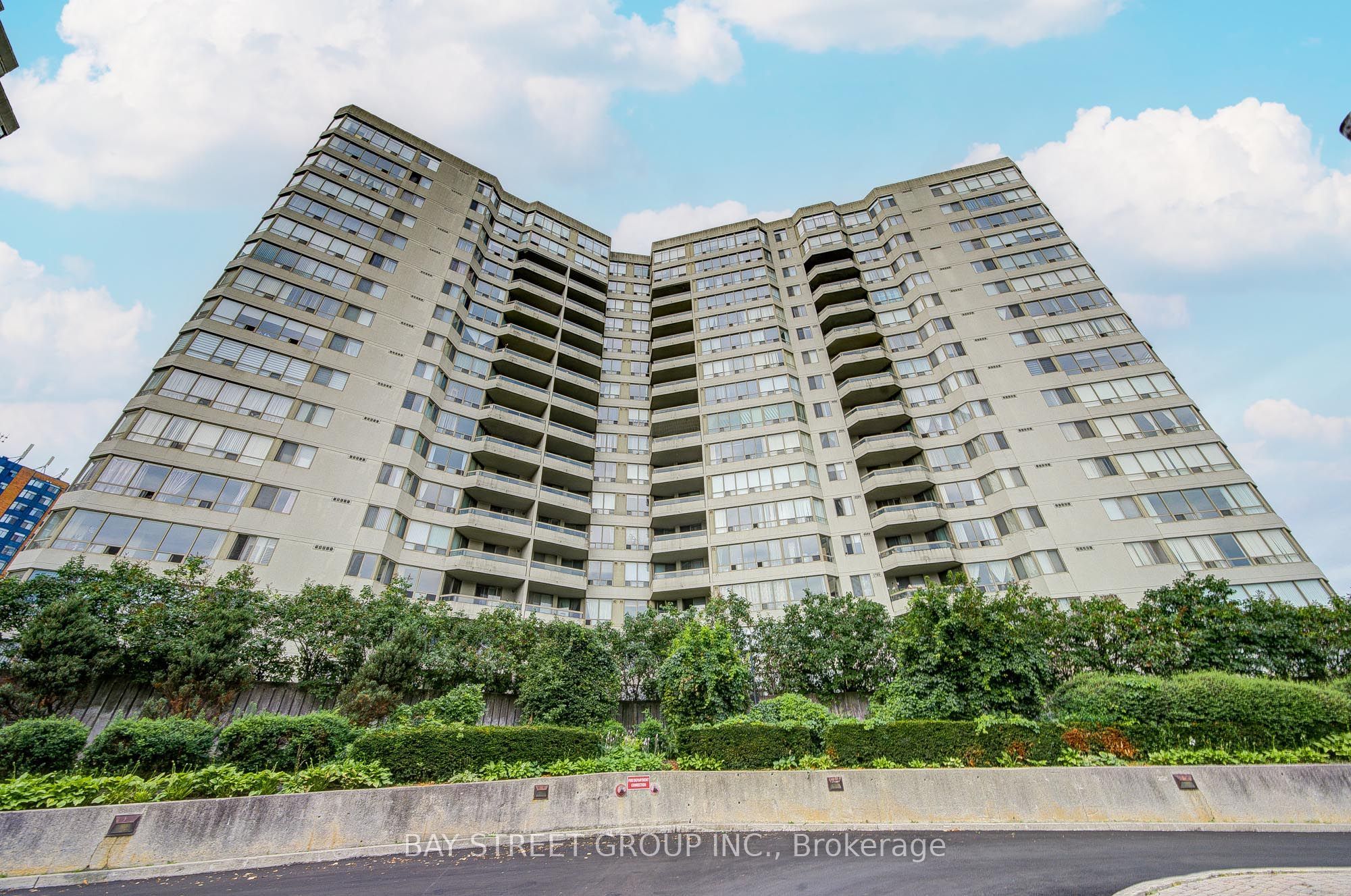 160 alton towers Circle 1607, Toronto, ON M1V 4X8 photo 2