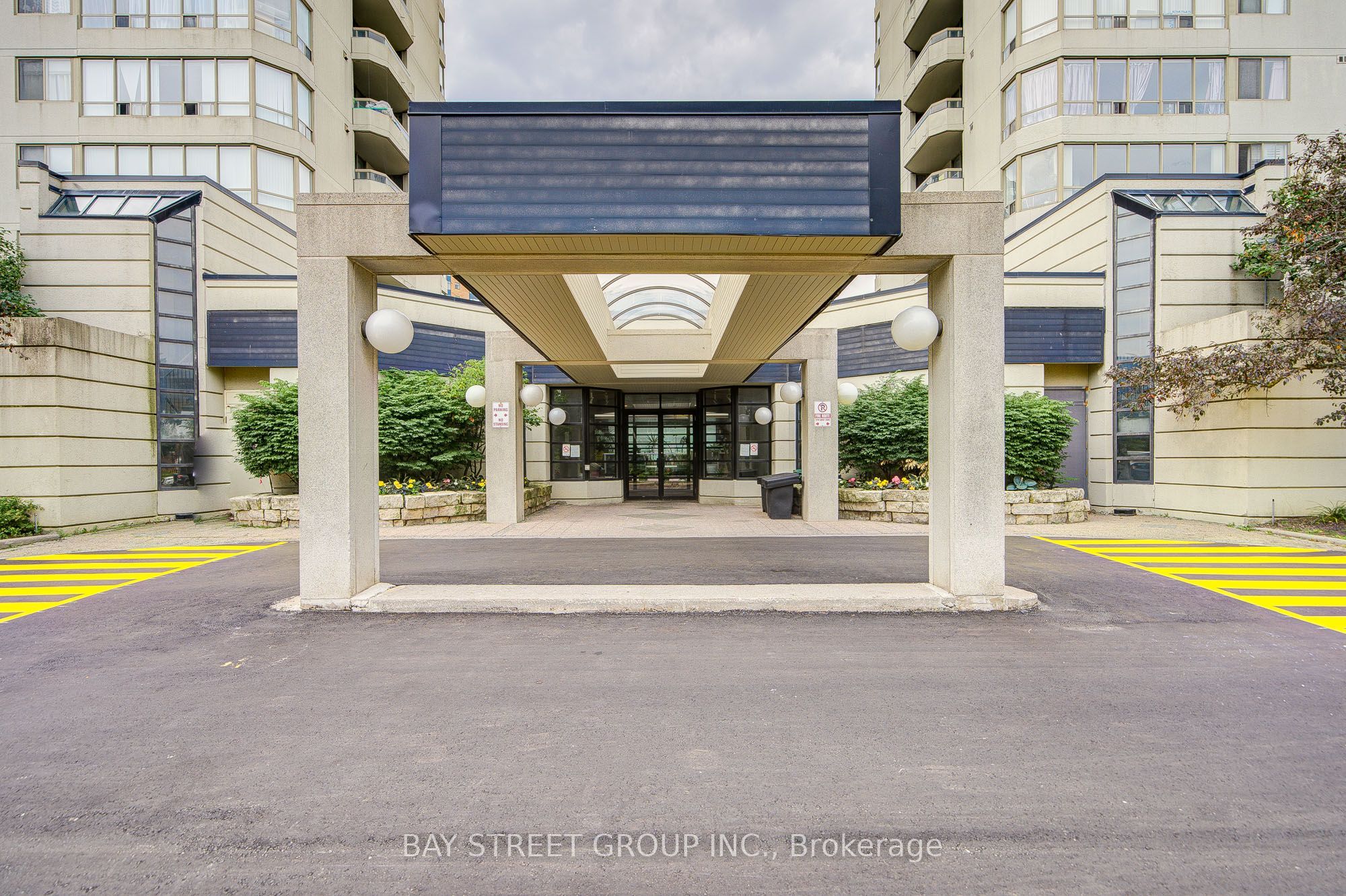 160 alton towers Circle 1607, Toronto, ON M1V 4X8 photo 3