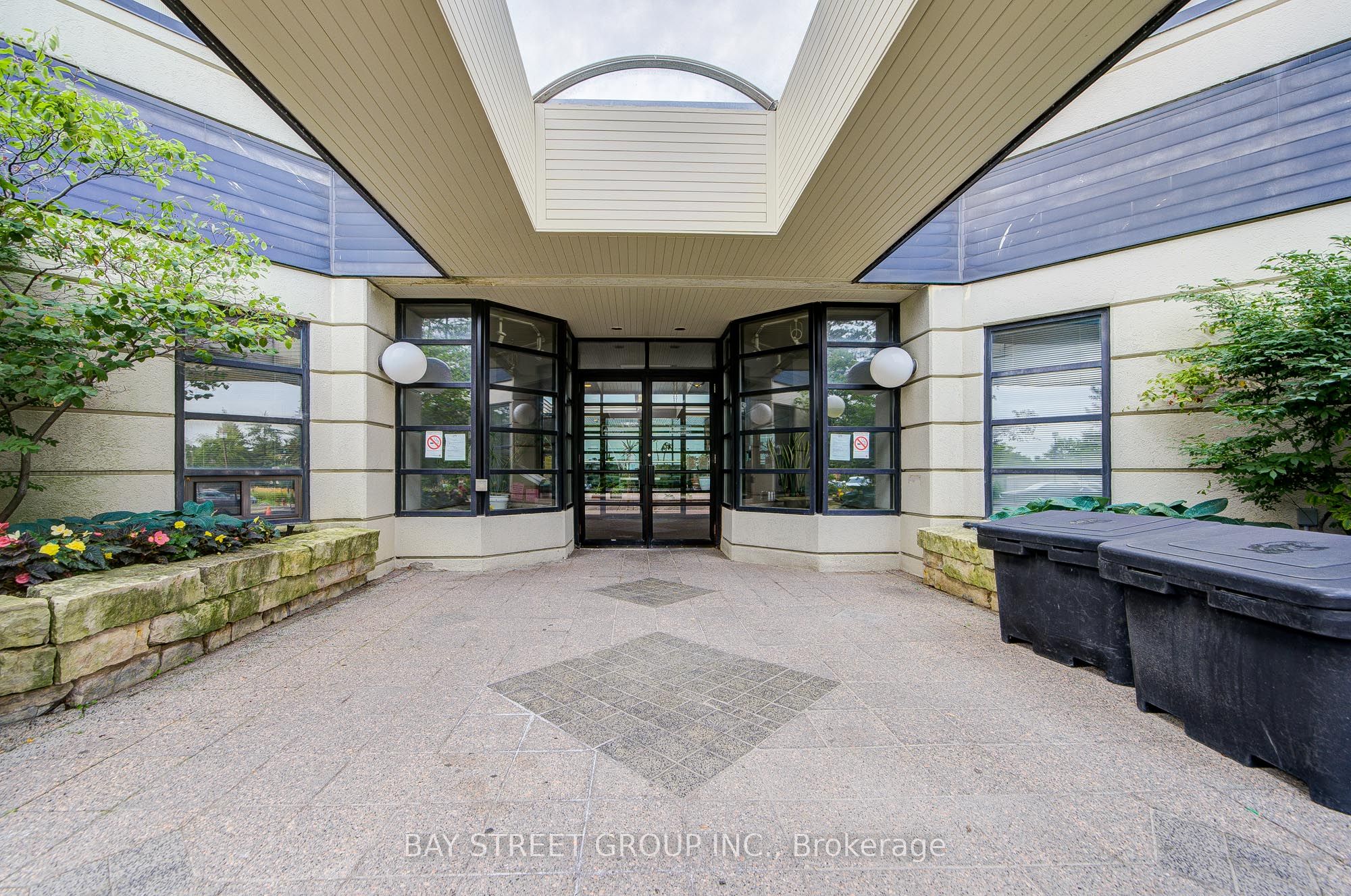 160 alton towers Circle 1607, Toronto, ON M1V 4X8 photo 4