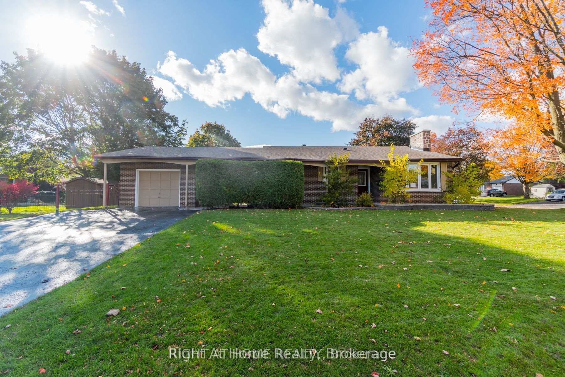 899 Florell Drive, Oshawa, ON L1H 6W3