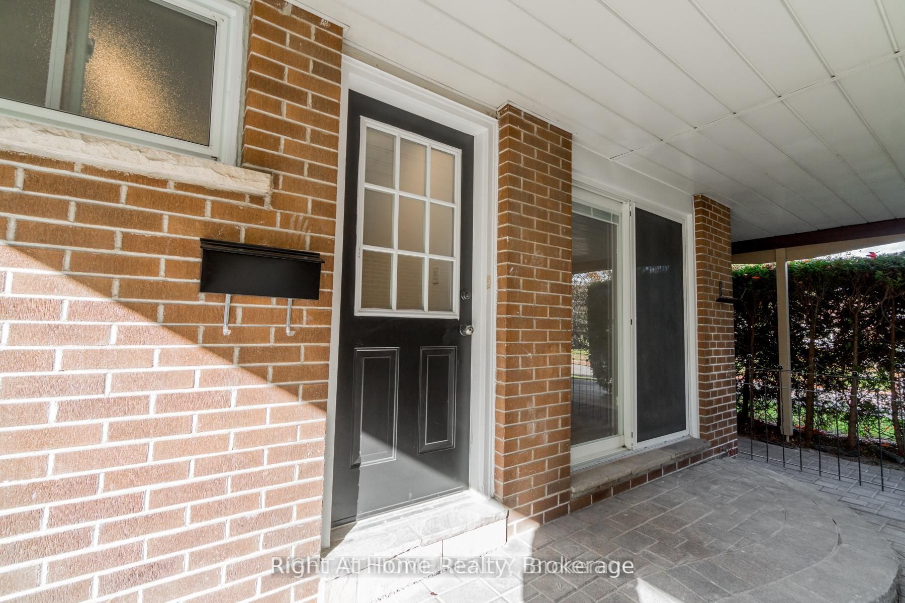 899 Florell Drive, Oshawa, ON L1H 6W3 photo 3