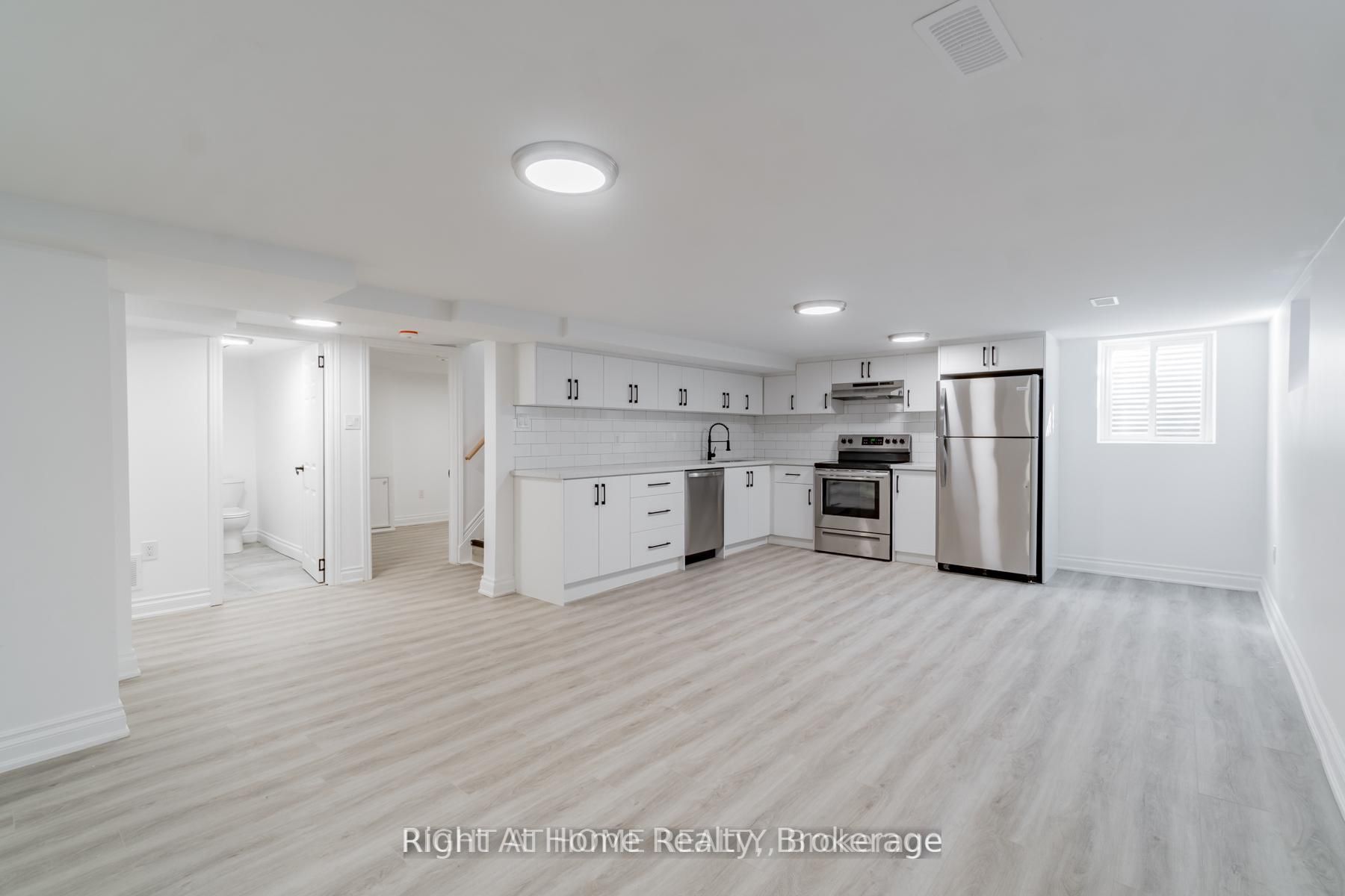 899 Florell Drive, Oshawa, ON L1H 6W3 photo 4