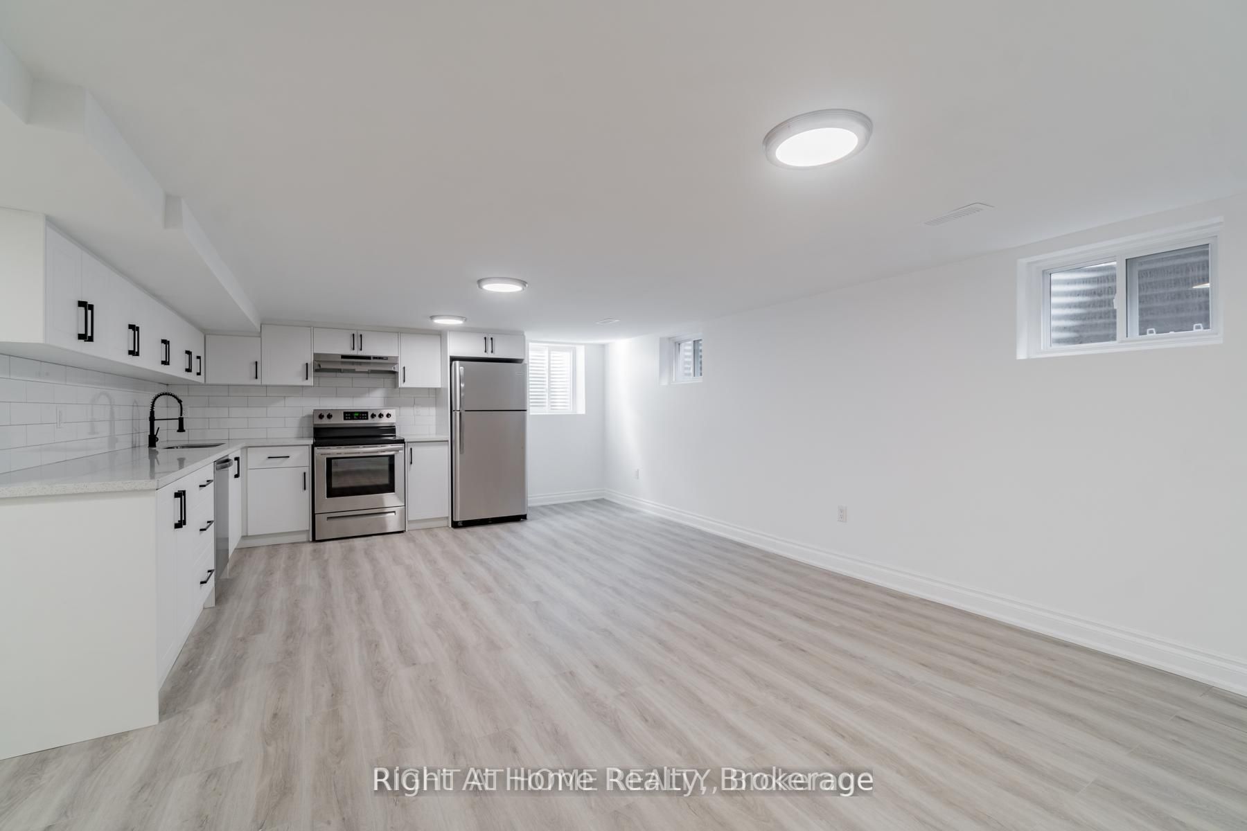 899 Florell Drive, Oshawa, ON L1H 6W3 photo 5