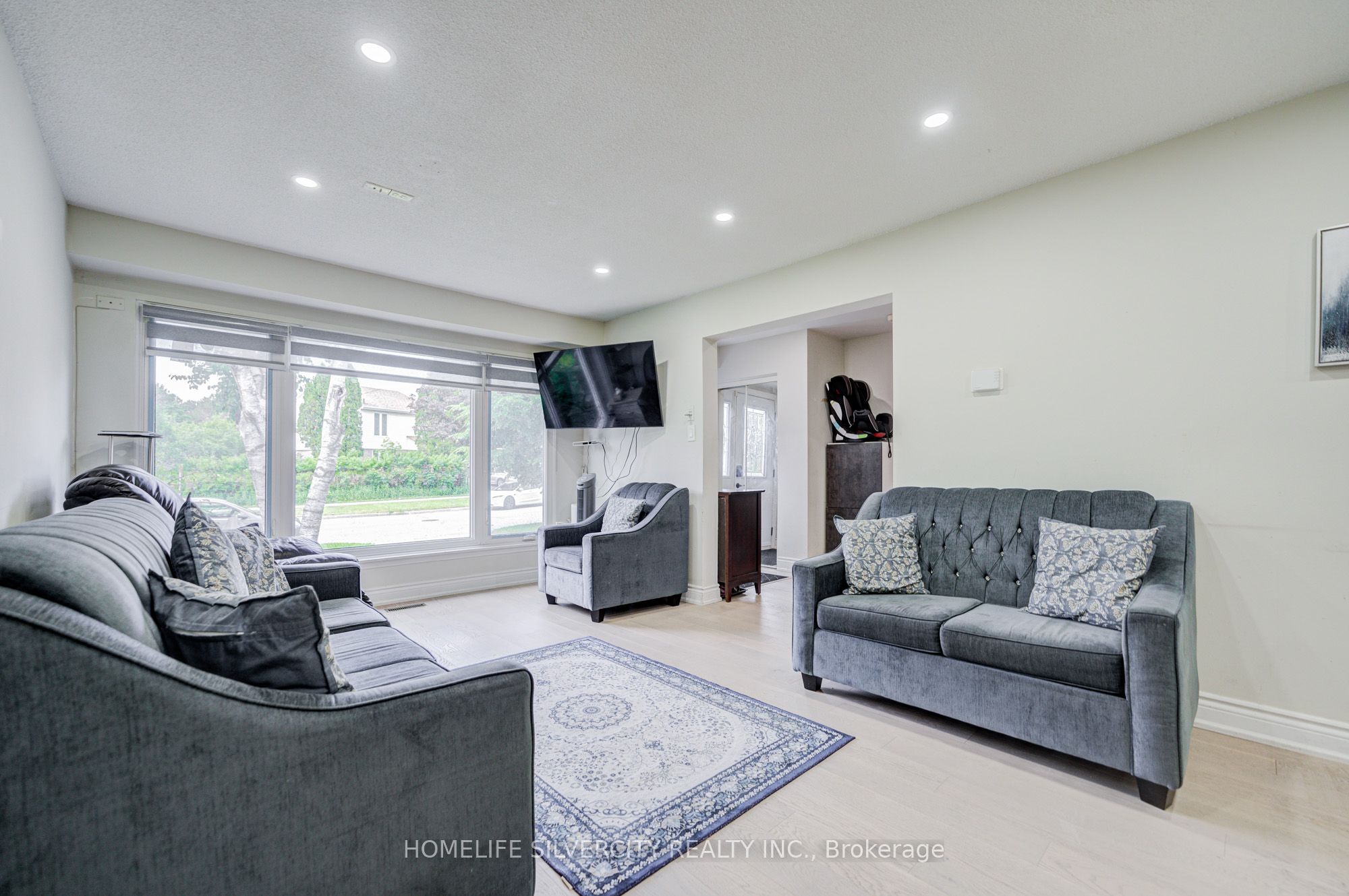 160 Purvis Crescent, Toronto, ON M1B 1H9 photo 2