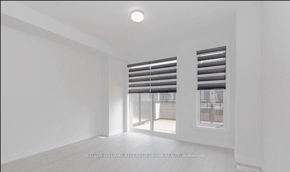 1579 Midland Avenue, Toronto, ON M1P 3C1 photo 2