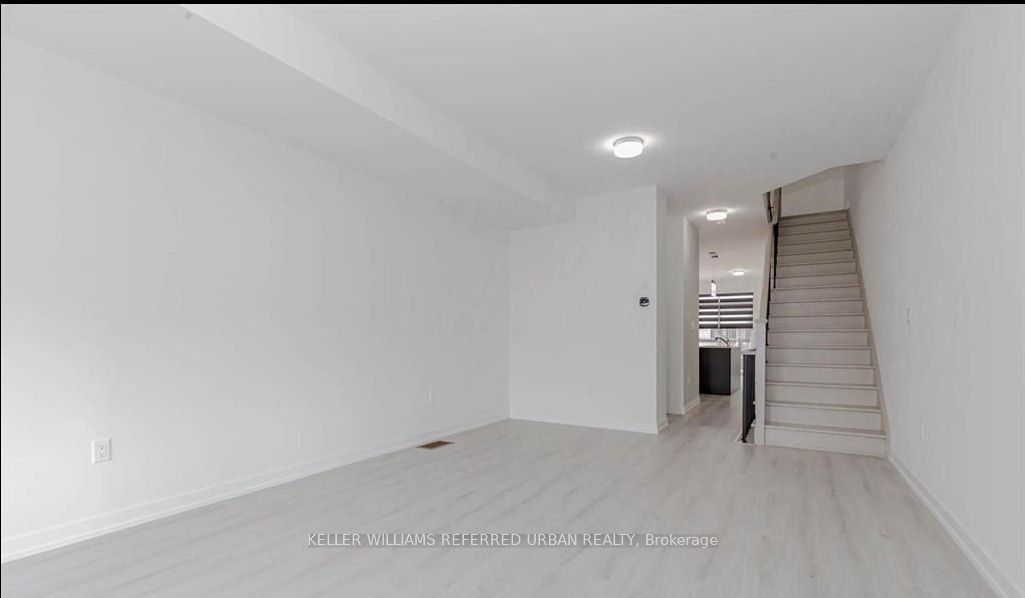 1579 Midland Avenue, Toronto, ON M1P 3C1 photo 3