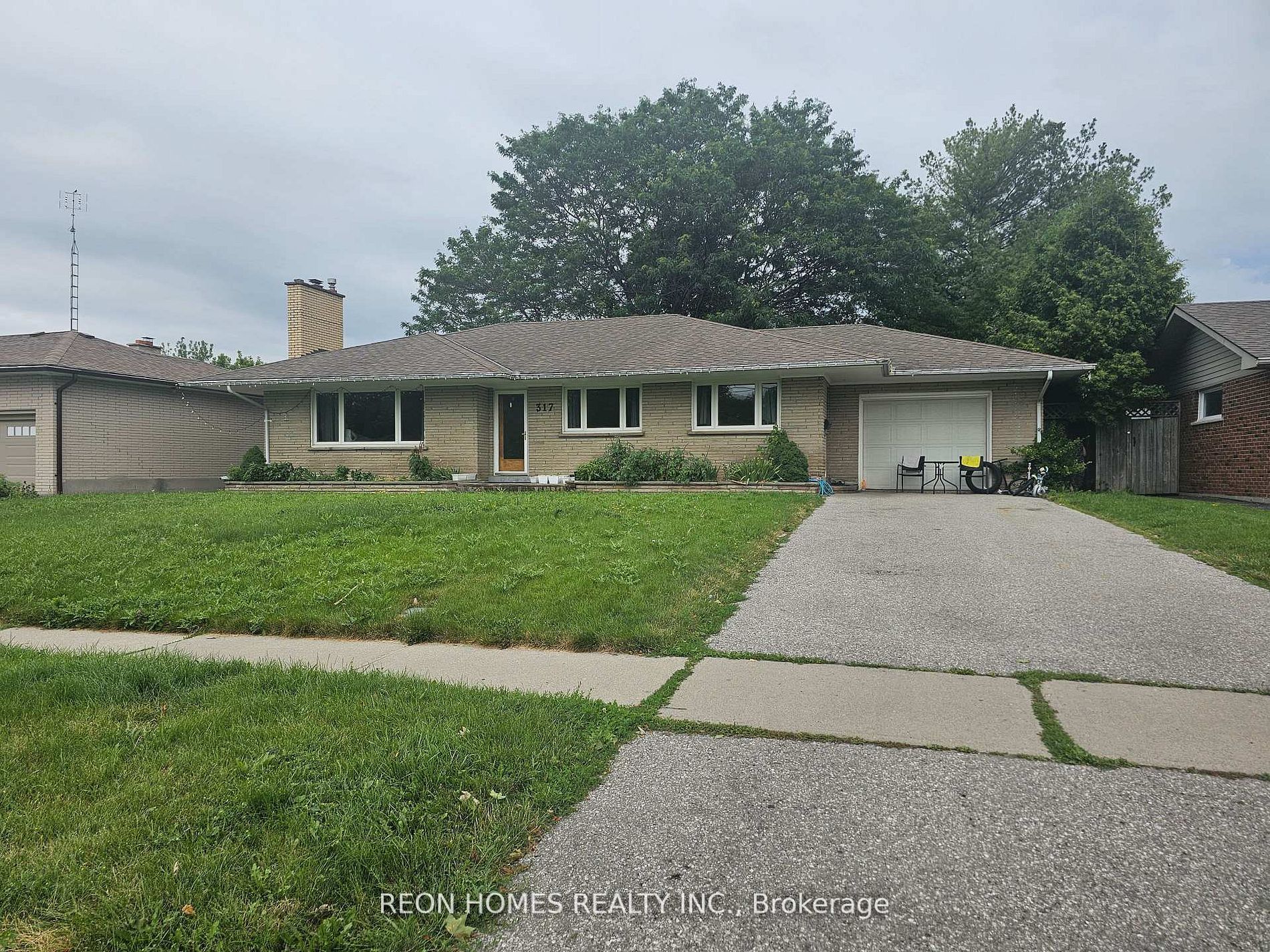 317 FAREWELL Street, Oshawa, ON L1H 6L8 photo 2