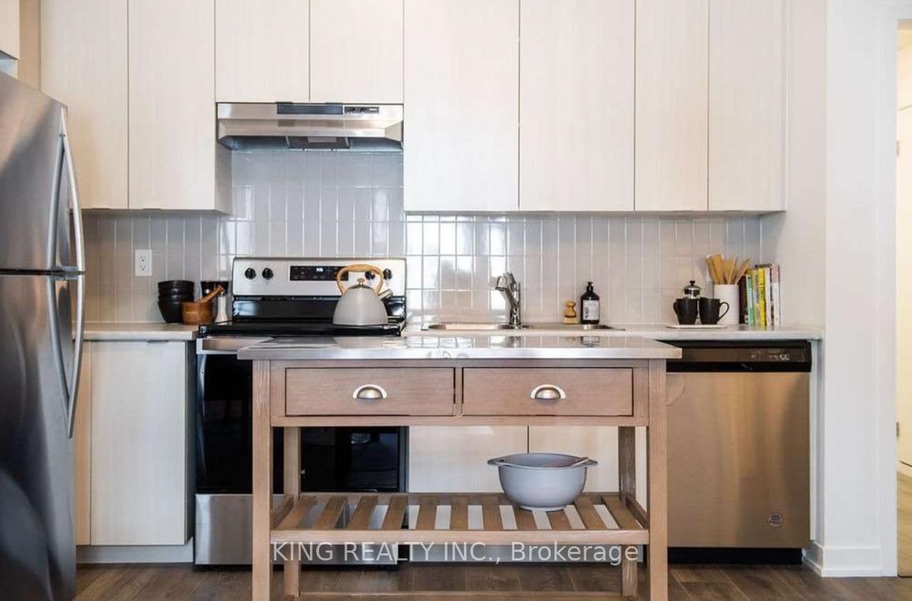 1525 Kingston Road W 411, Pickering, ON L1V 0E9