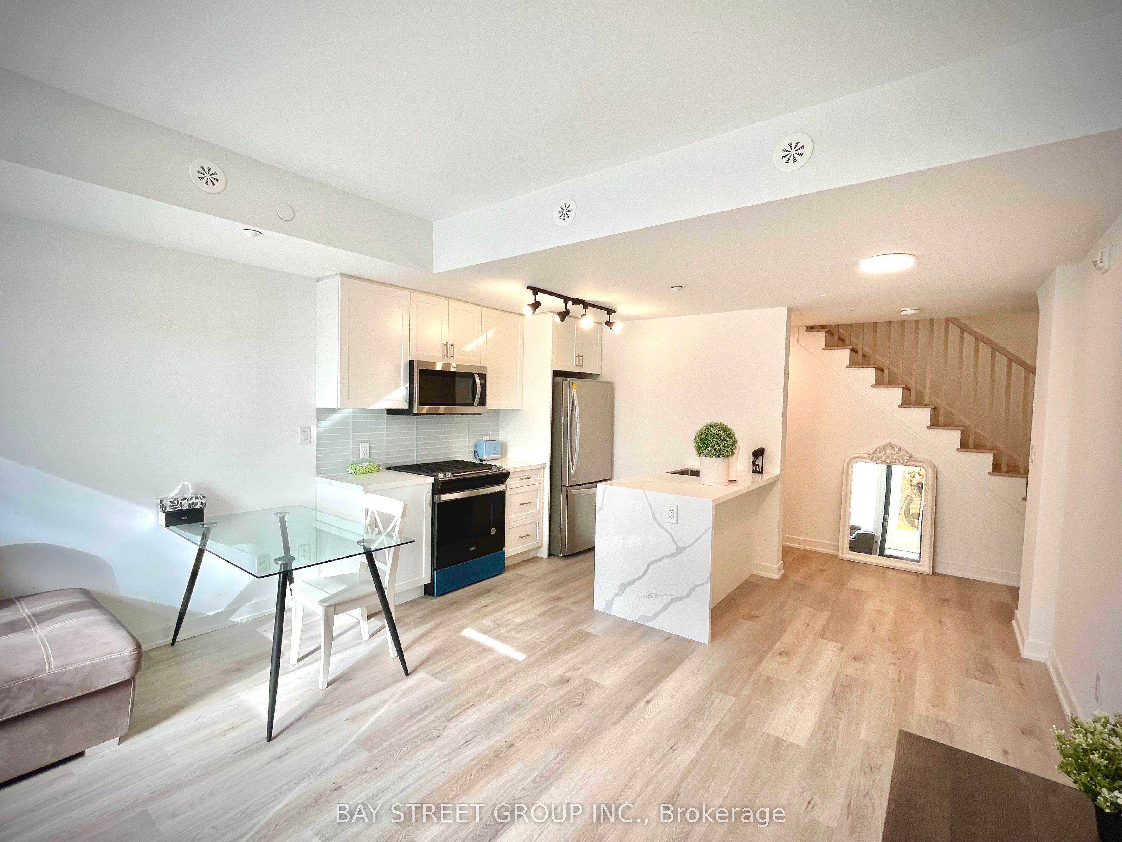 1475 O'Connor Drive 3, Toronto, ON M4B 0A6 photo 5