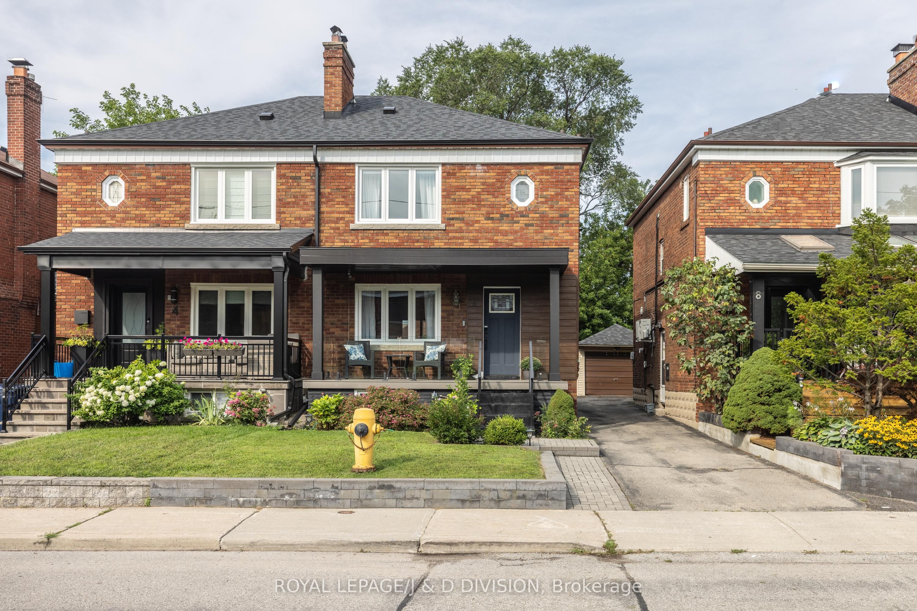 6 Lankin Boulevard, Toronto, ON M4J 4W8 photo 2