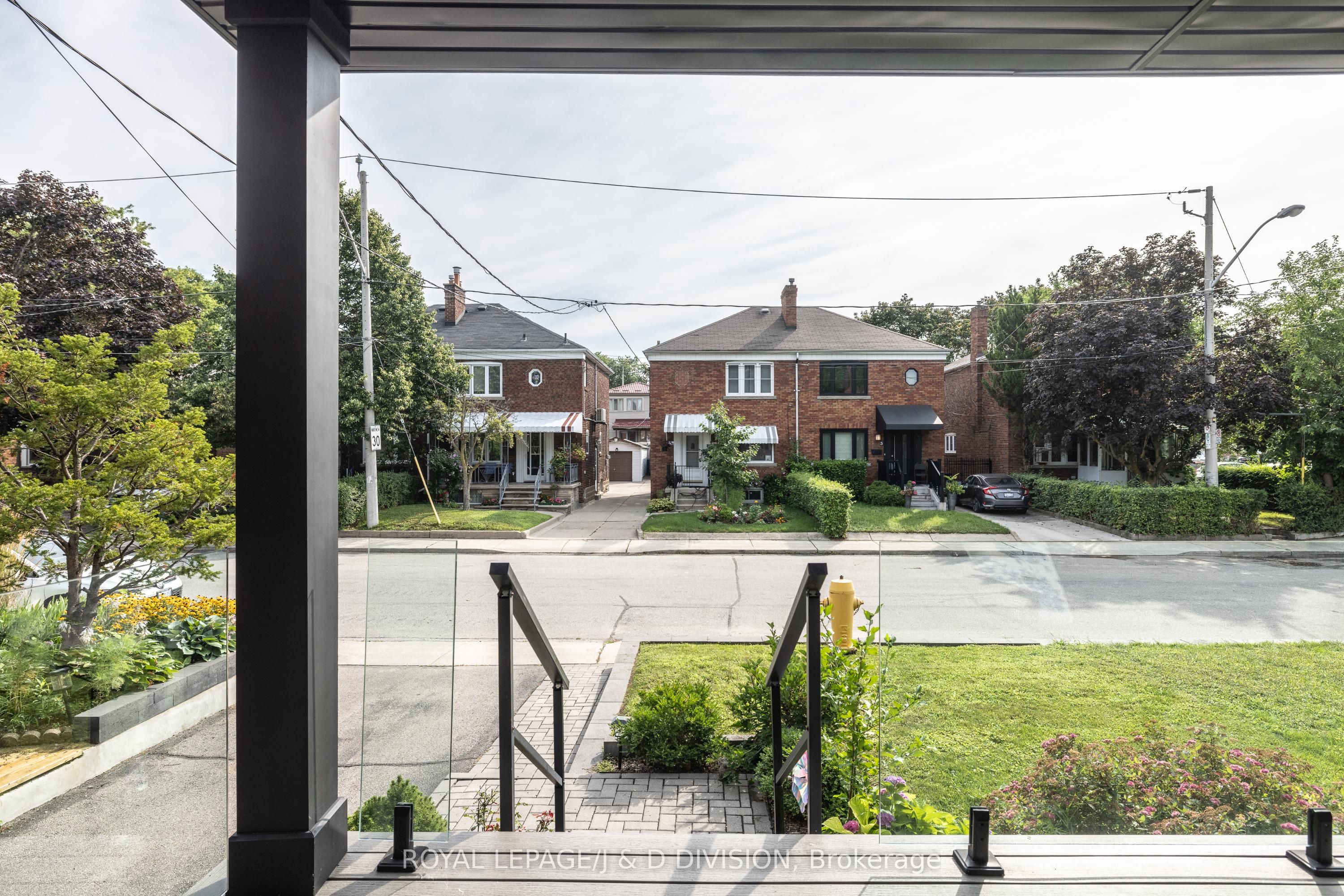 6 Lankin Boulevard, Toronto, ON M4J 4W8 photo 3