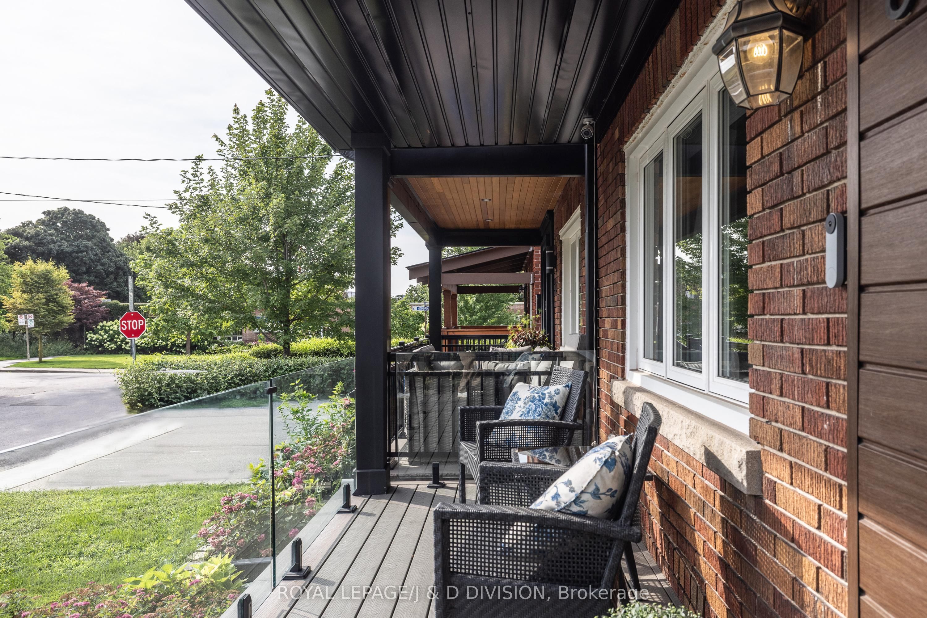 6 Lankin Boulevard, Toronto, ON M4J 4W8 photo 4