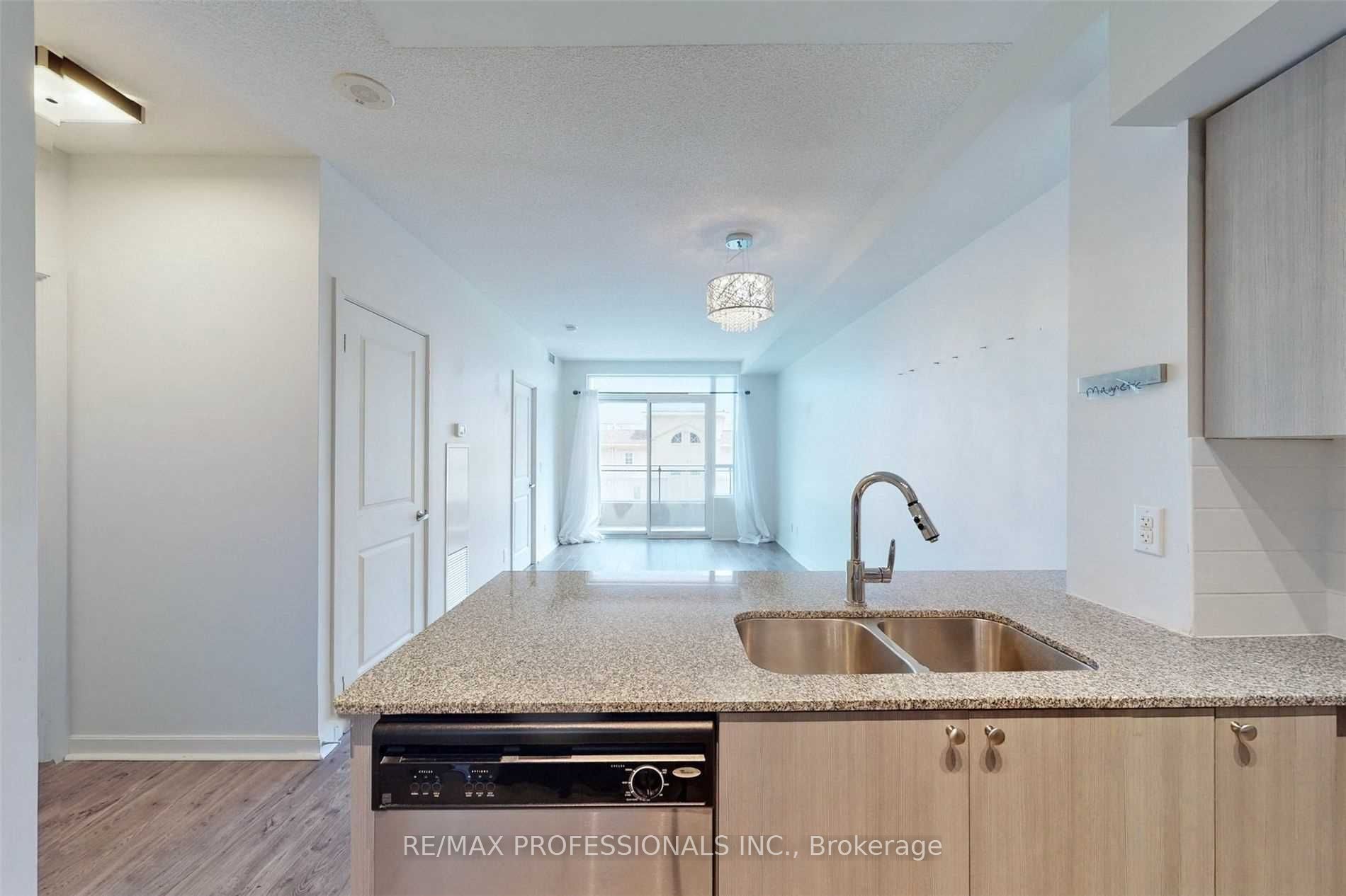1235 Bayly Street 313, Pickering, ON L1W 1L7 photo 3