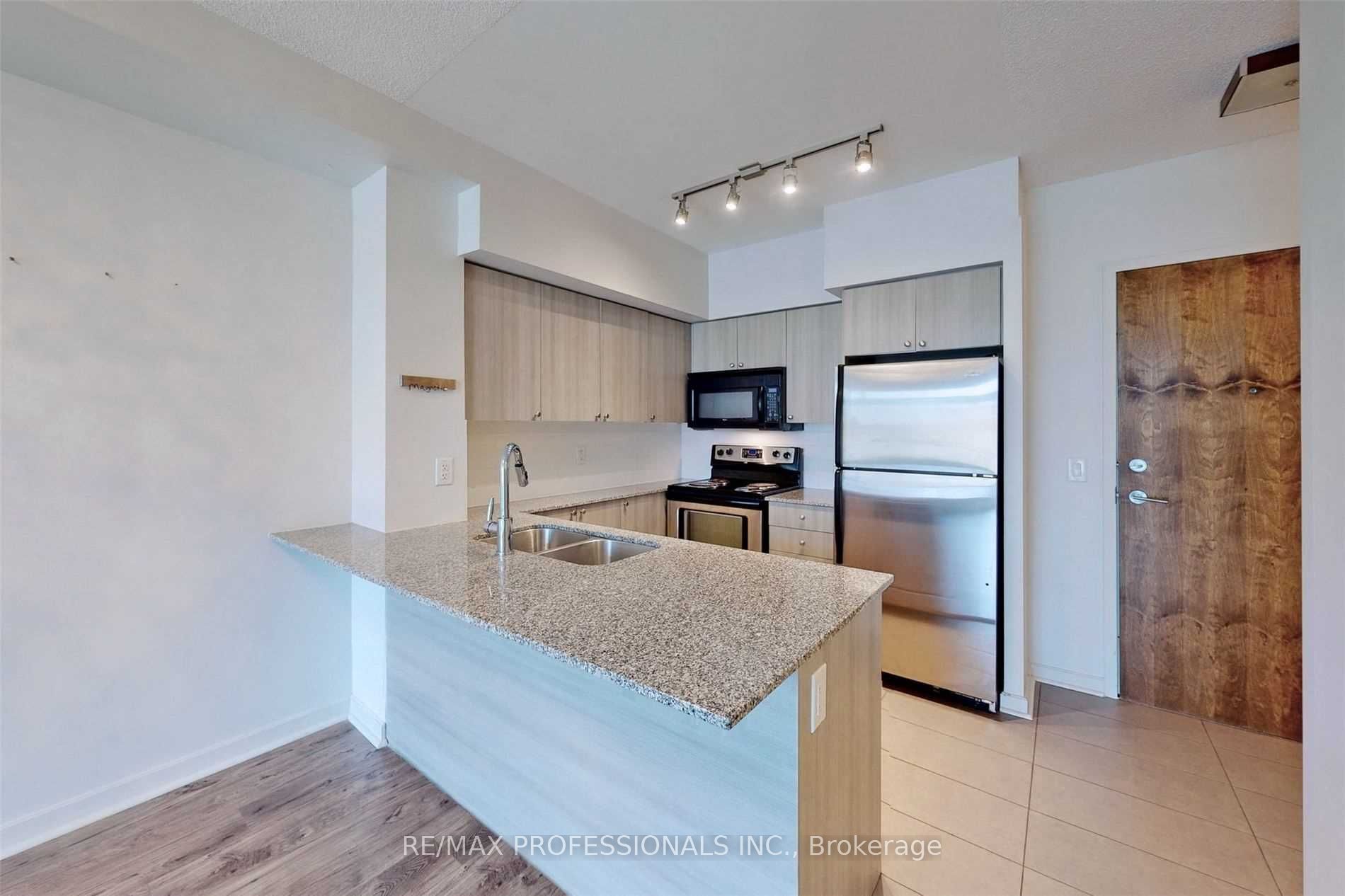 1235 Bayly Street 313, Pickering, ON L1W 1L7 photo 4