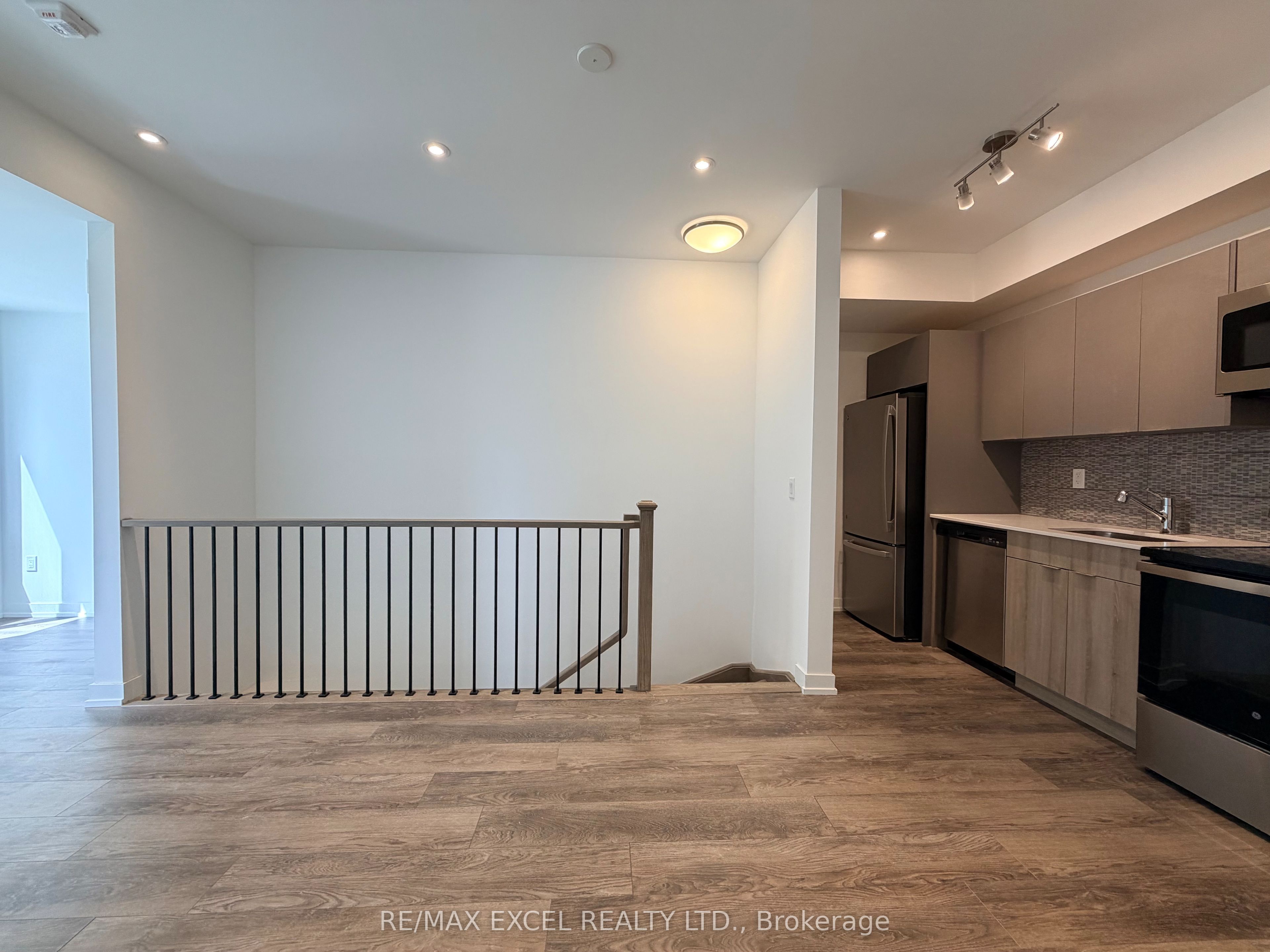 3069 Pharmacy Avenue 5, Toronto, ON M1W 2H1 photo 4