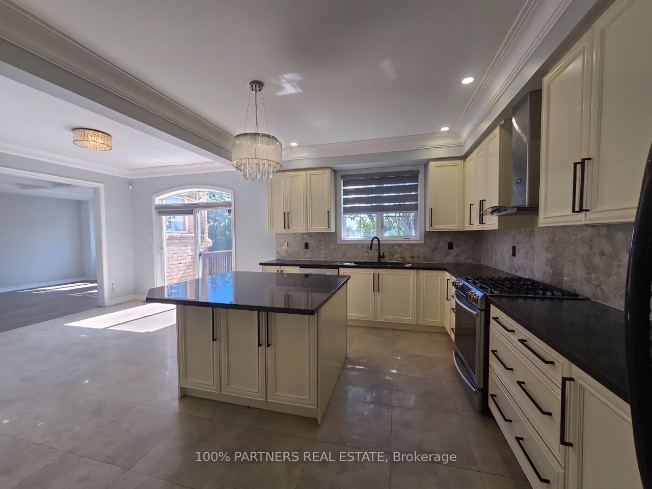 8 St. Philip Court, Whitby, ON L1P 0A5 photo 5