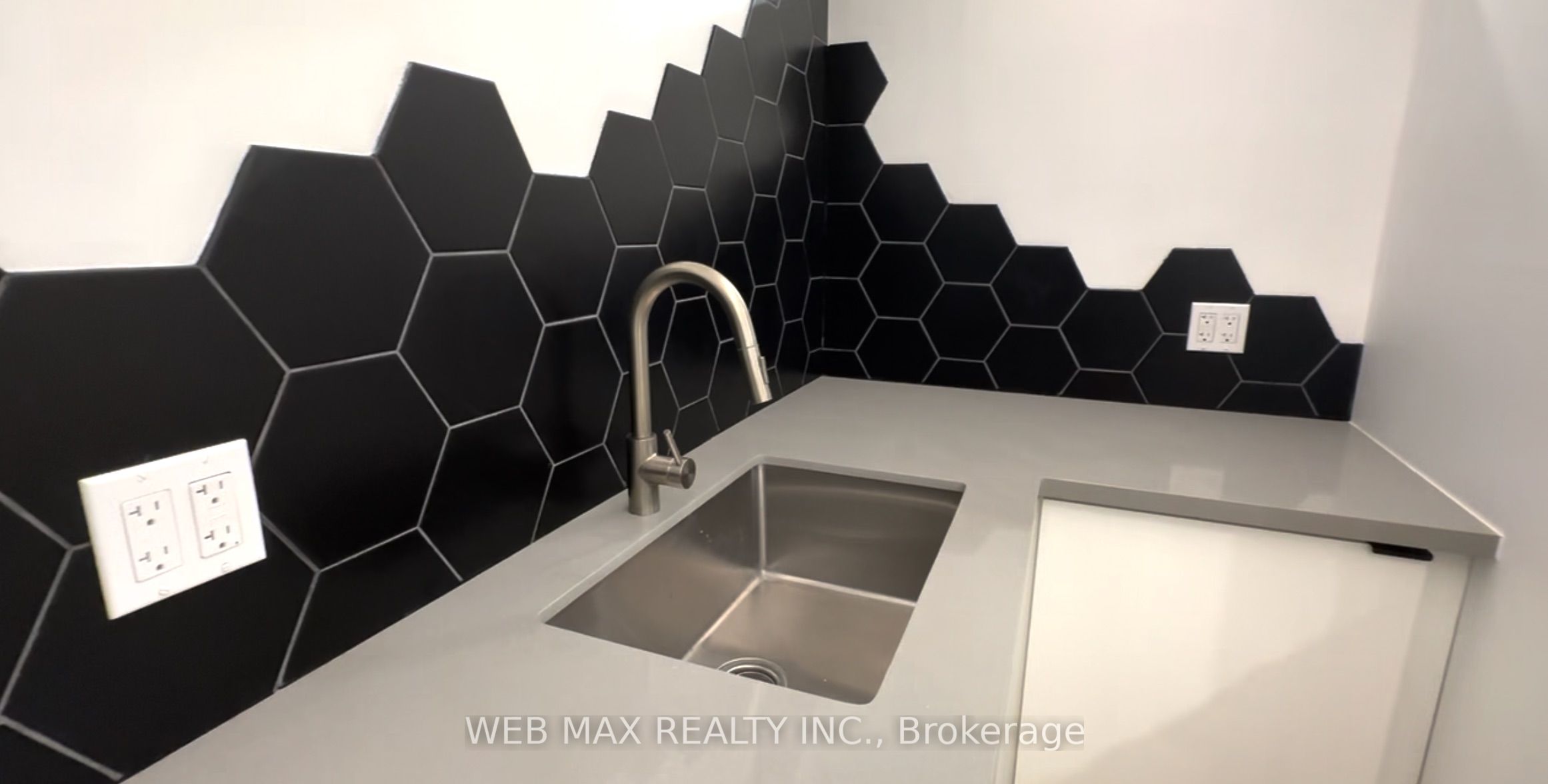 173 Milverton Boulevard 2, Toronto, ON M4J 1V2 photo 3