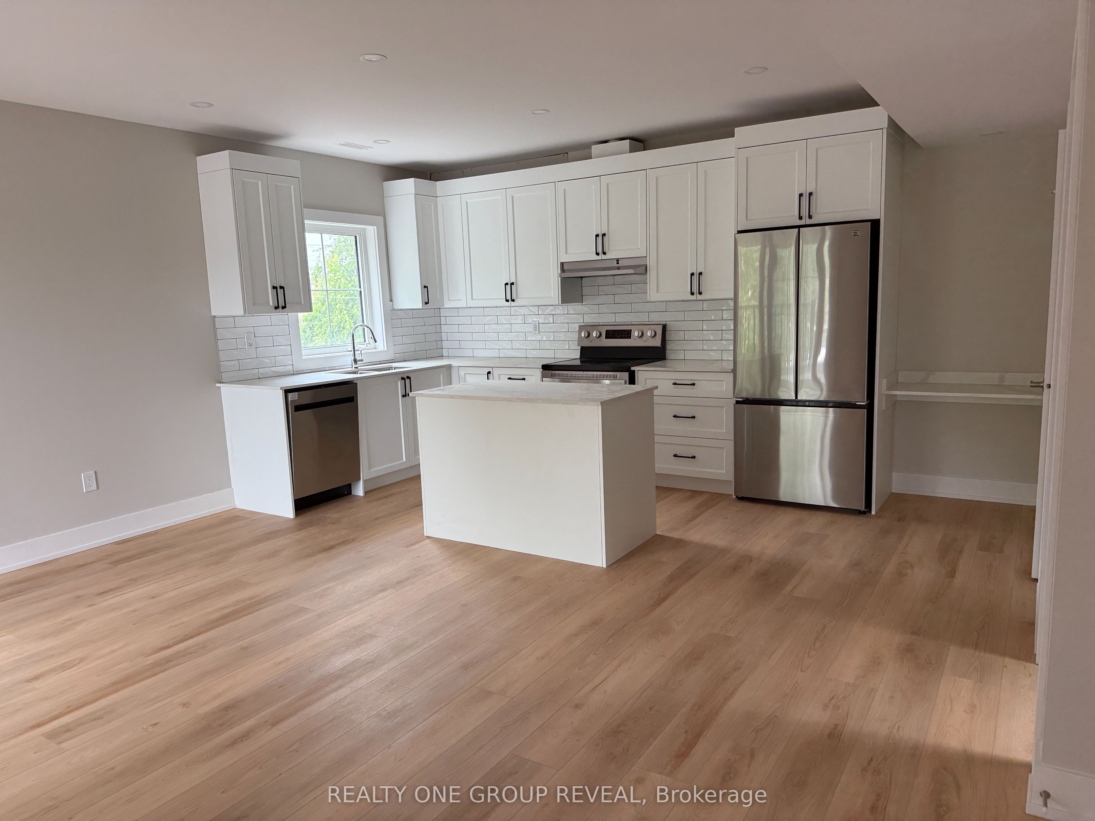 24 Queen Street 2, Clarington, ON L1C 1M2 photo 2