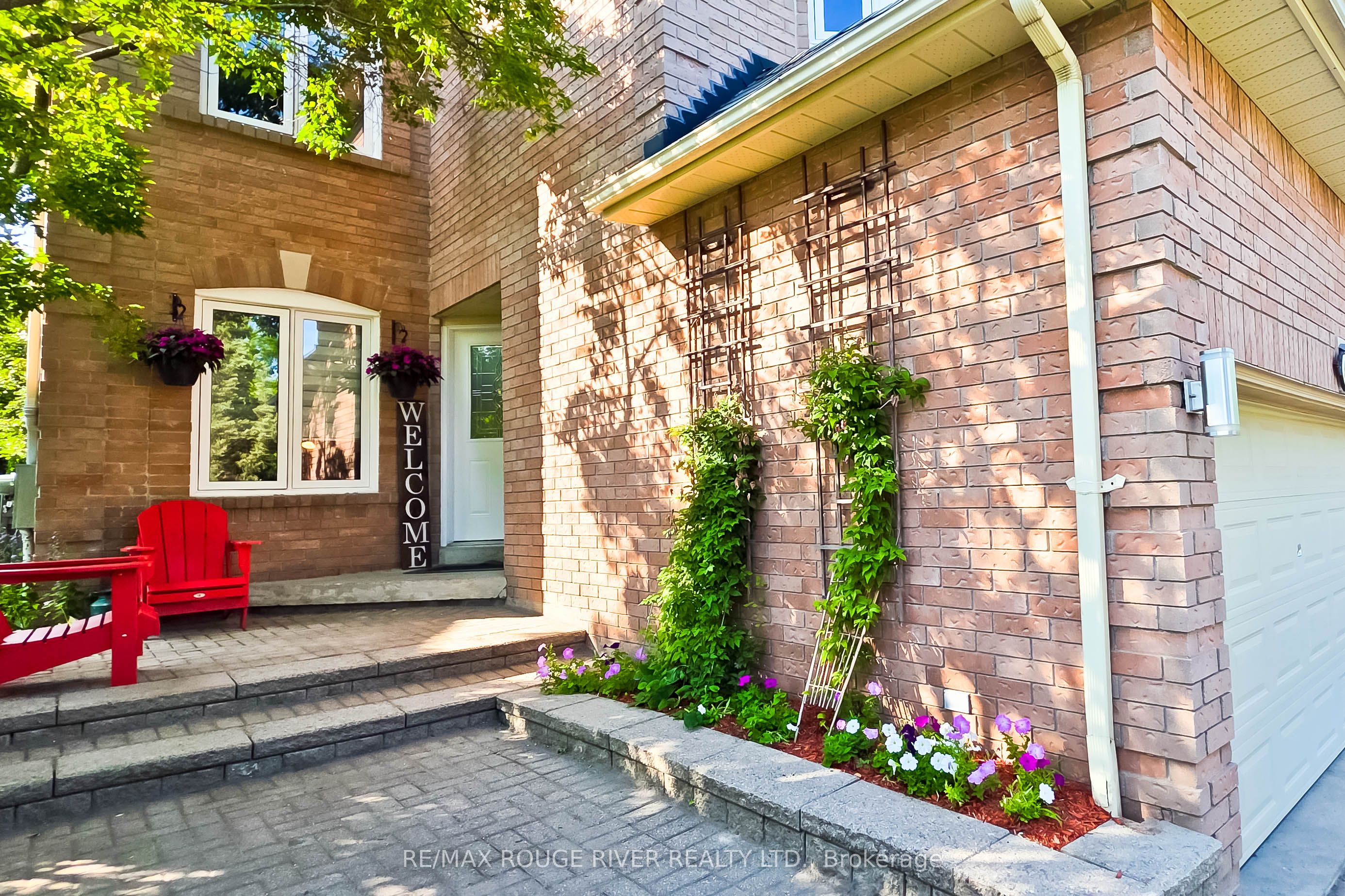 6 Knotty Pine Drive, Whitby, ON L1R 2J6 photo 2