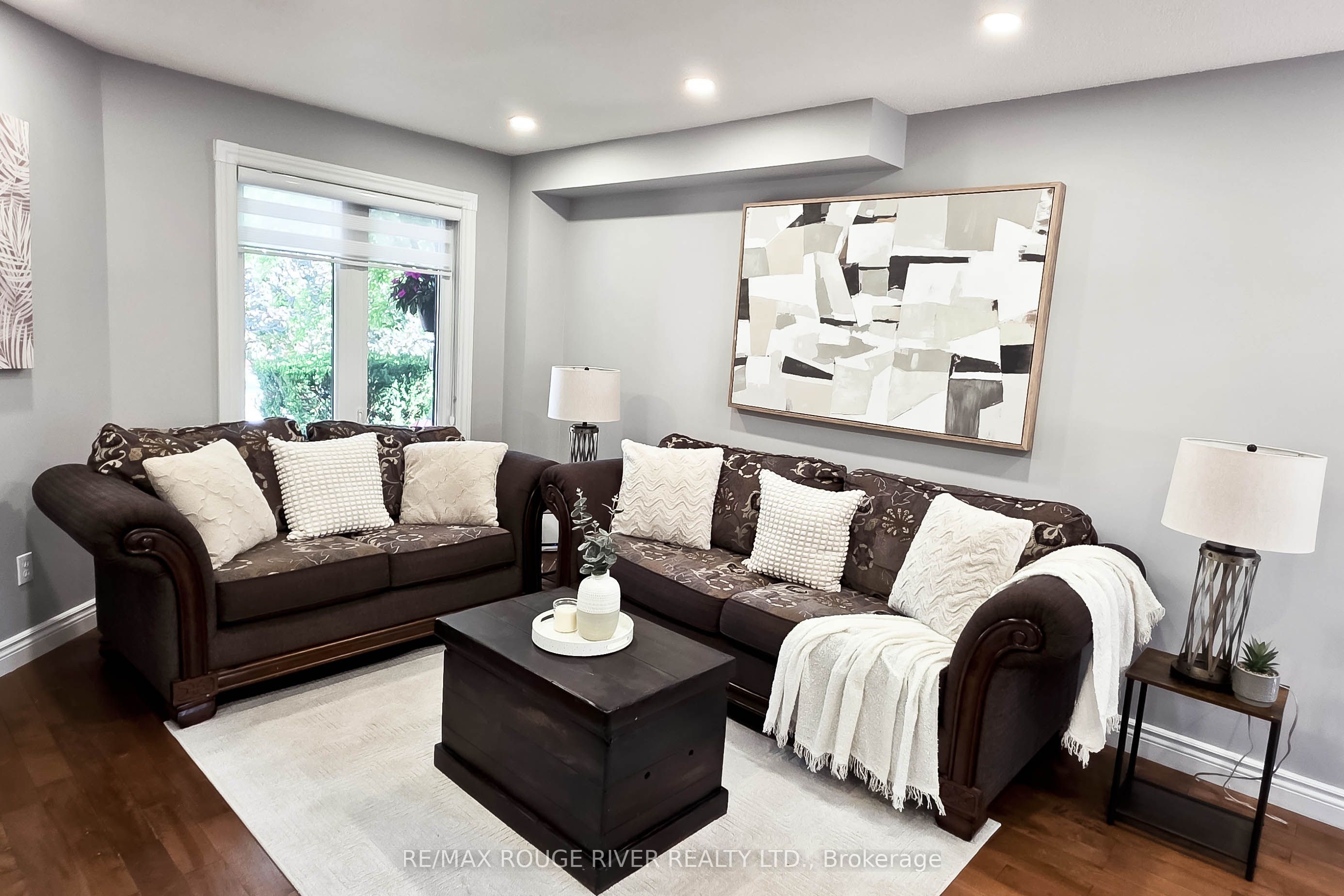 6 Knotty Pine Drive, Whitby, ON L1R 2J6 photo 3