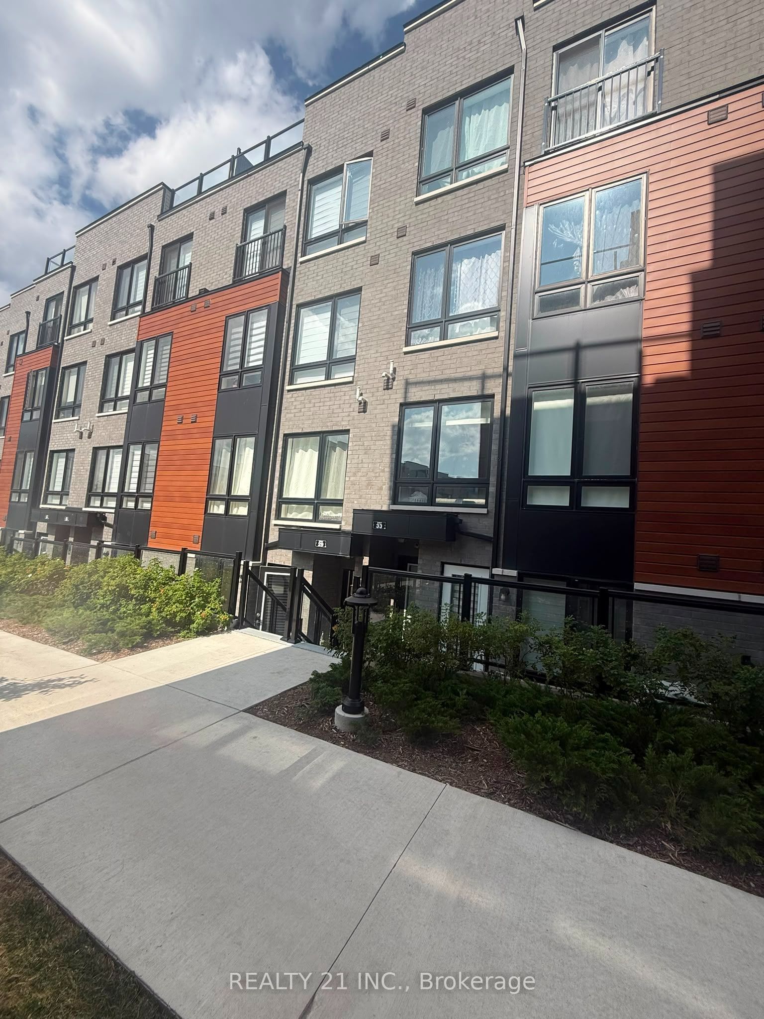 30 Liben Way 29, Toronto, ON M1B 0E8