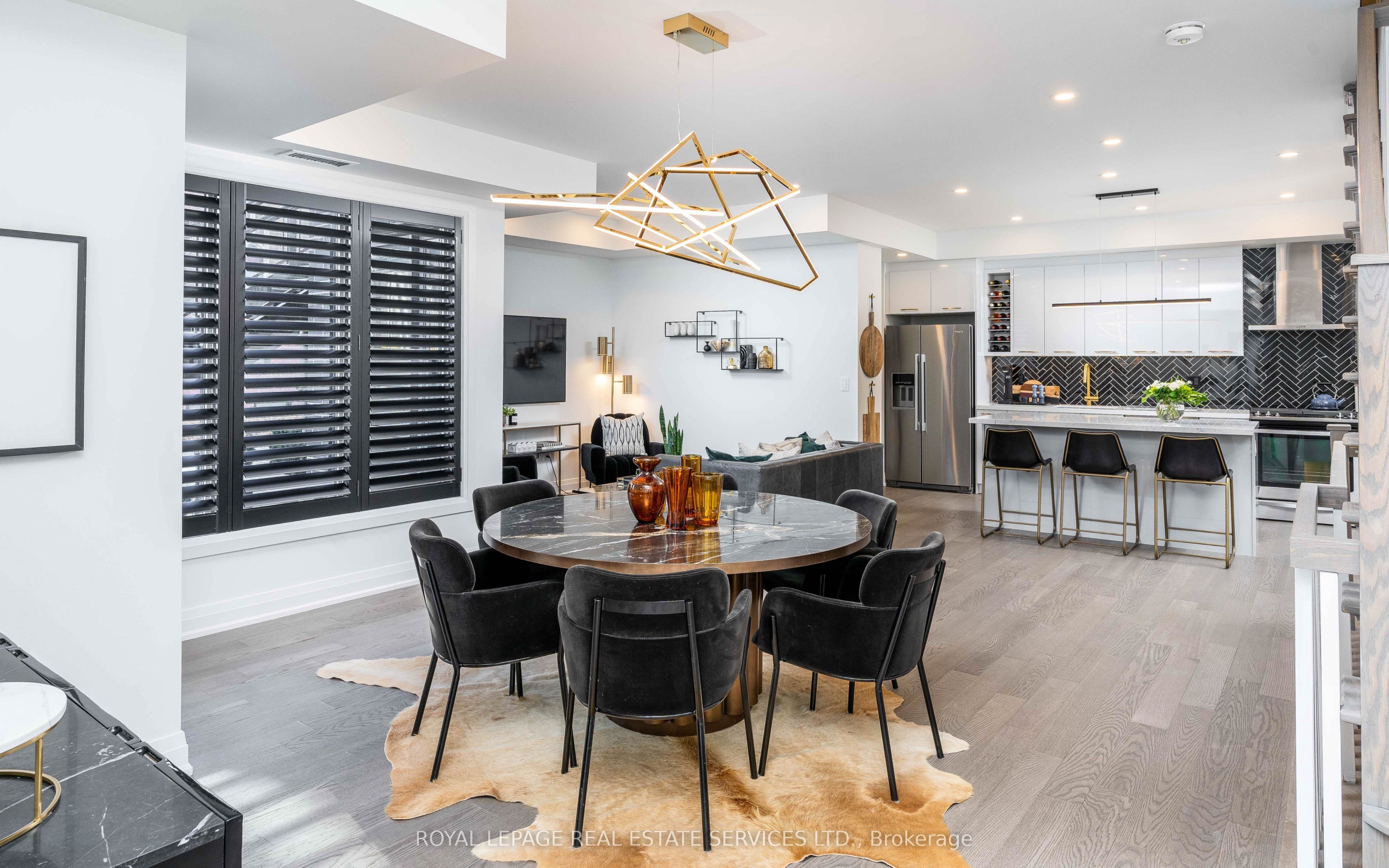 169 Jones Avenue 2, Toronto, ON M4M 3A2 photo 2