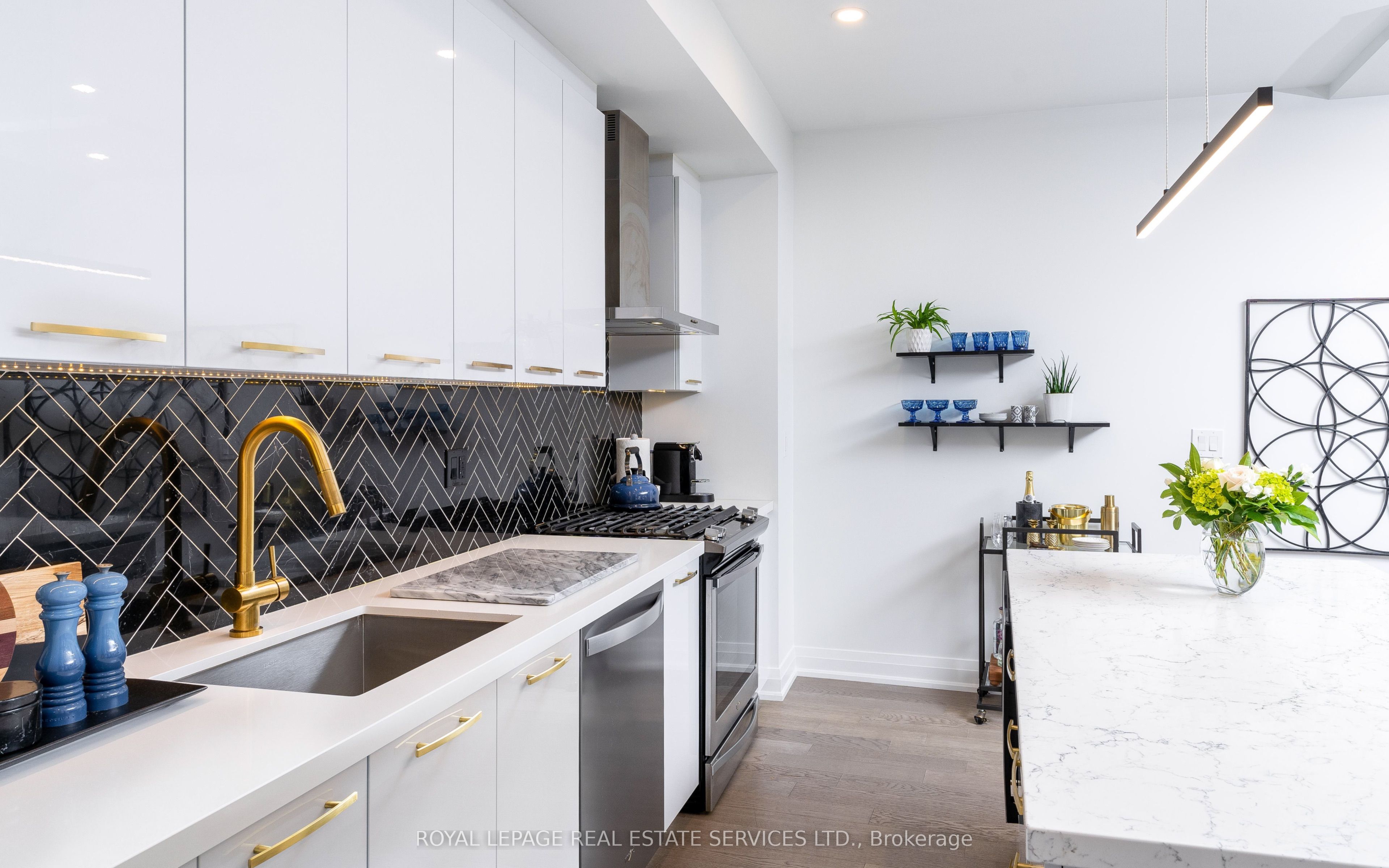 169 Jones Avenue 2, Toronto, ON M4M 3A2 photo 4