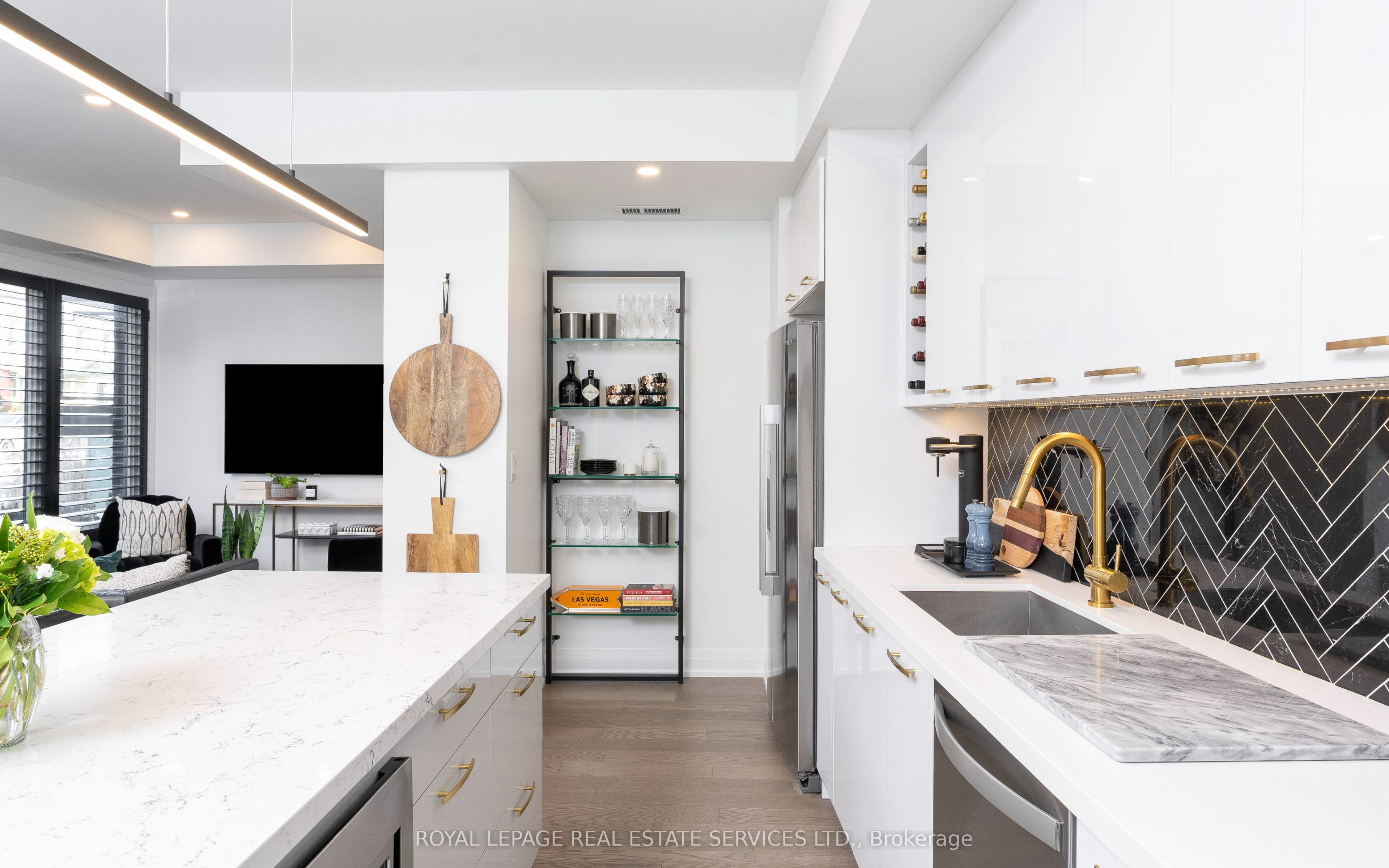 169 Jones Avenue 2, Toronto, ON M4M 3A2 photo 5