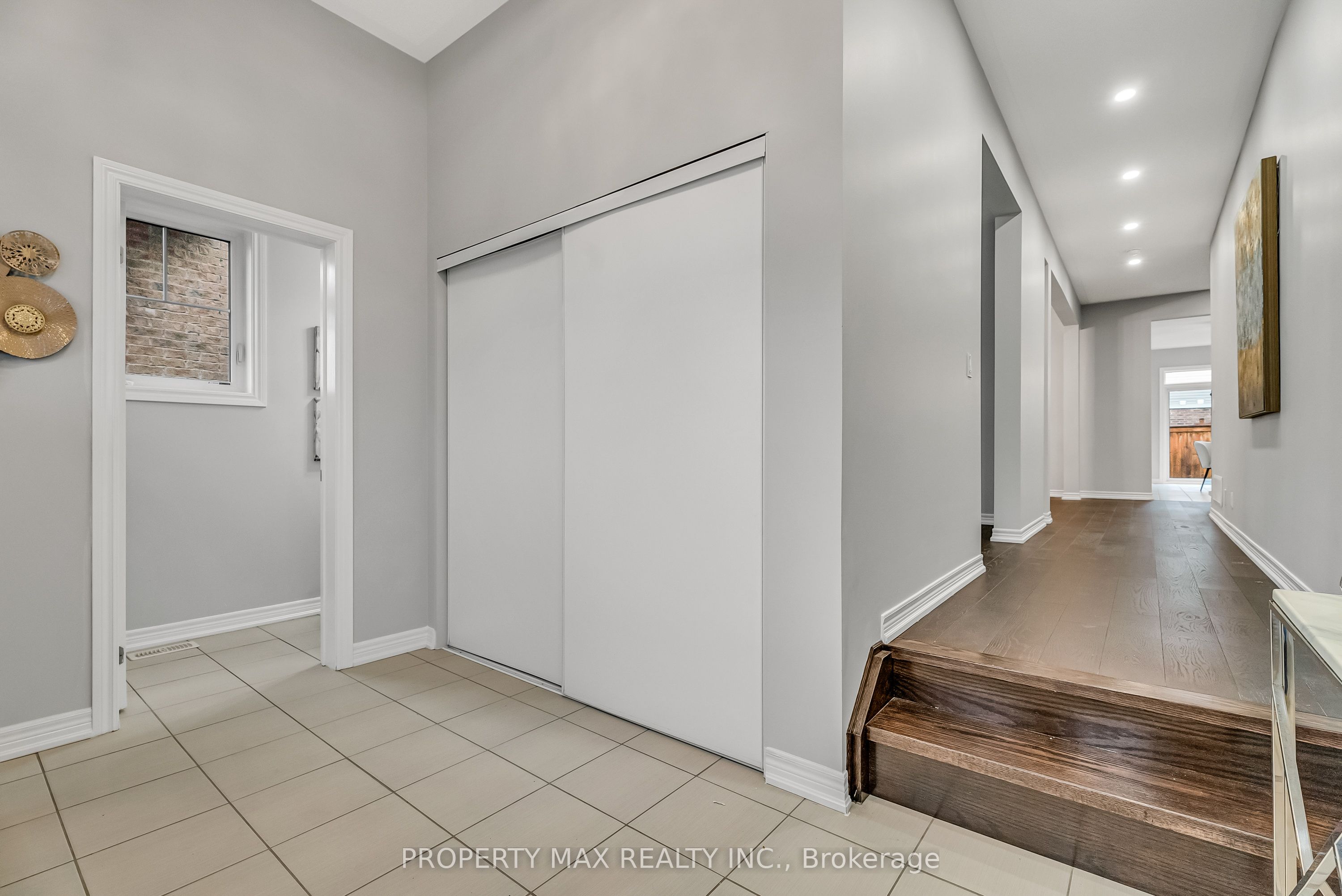 40 Britannia Avenue E, Oshawa, ON L1L 0C1 photo 2
