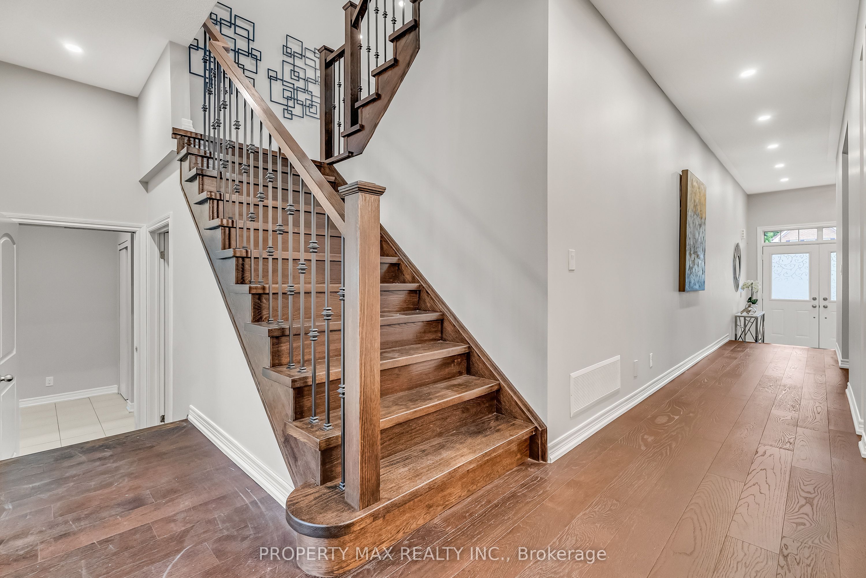 40 Britannia Avenue E, Oshawa, ON L1L 0C1 photo 4