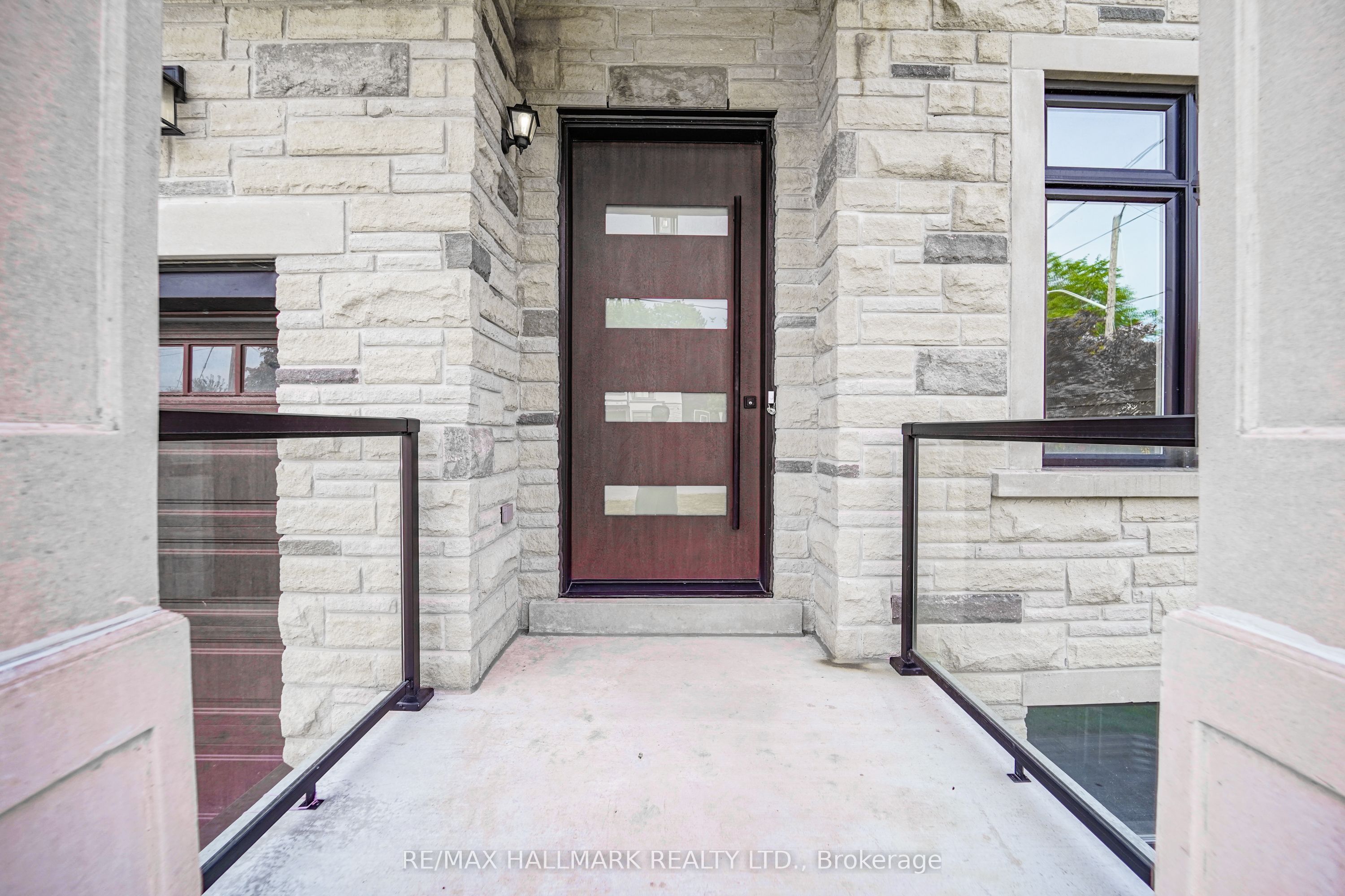 27 Sundridge Drive, Toronto, ON M1L 2J4 photo 4