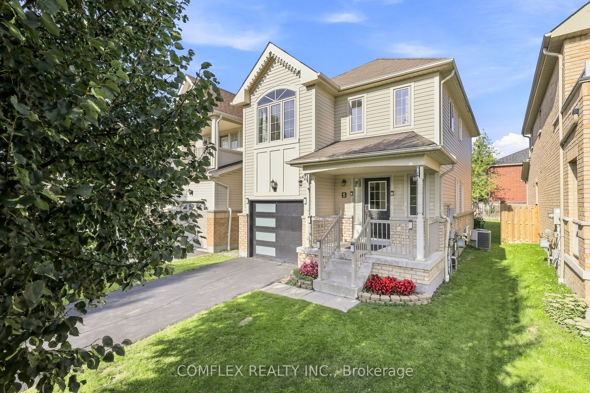 5 Rich Crescent, Whitby, ON L1P 1V9 photo 2