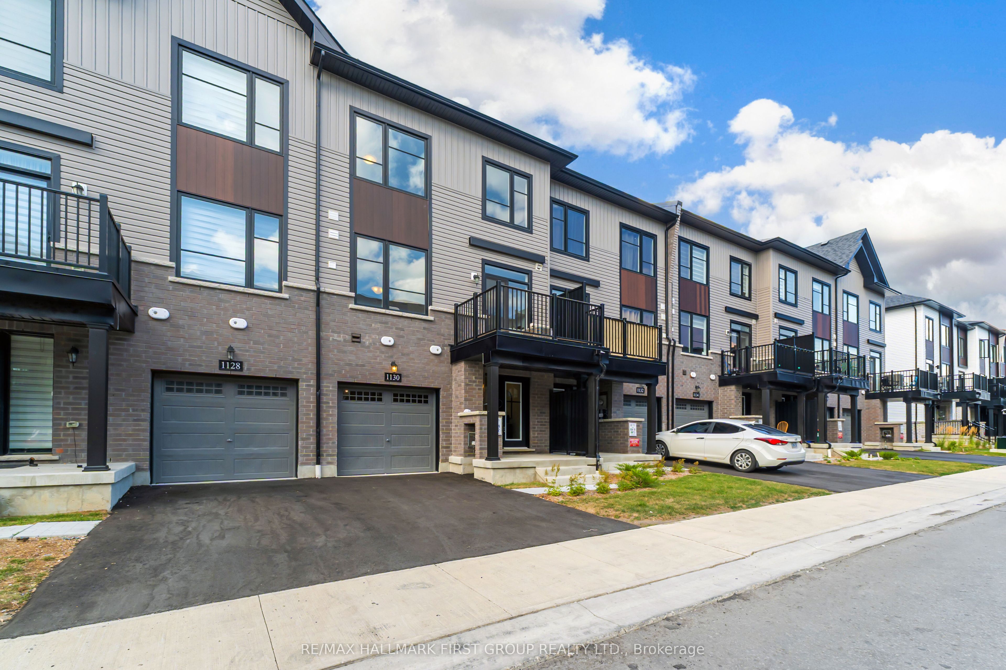 1130 Greentree Path, Oshawa, ON L1H 8L7 photo 2