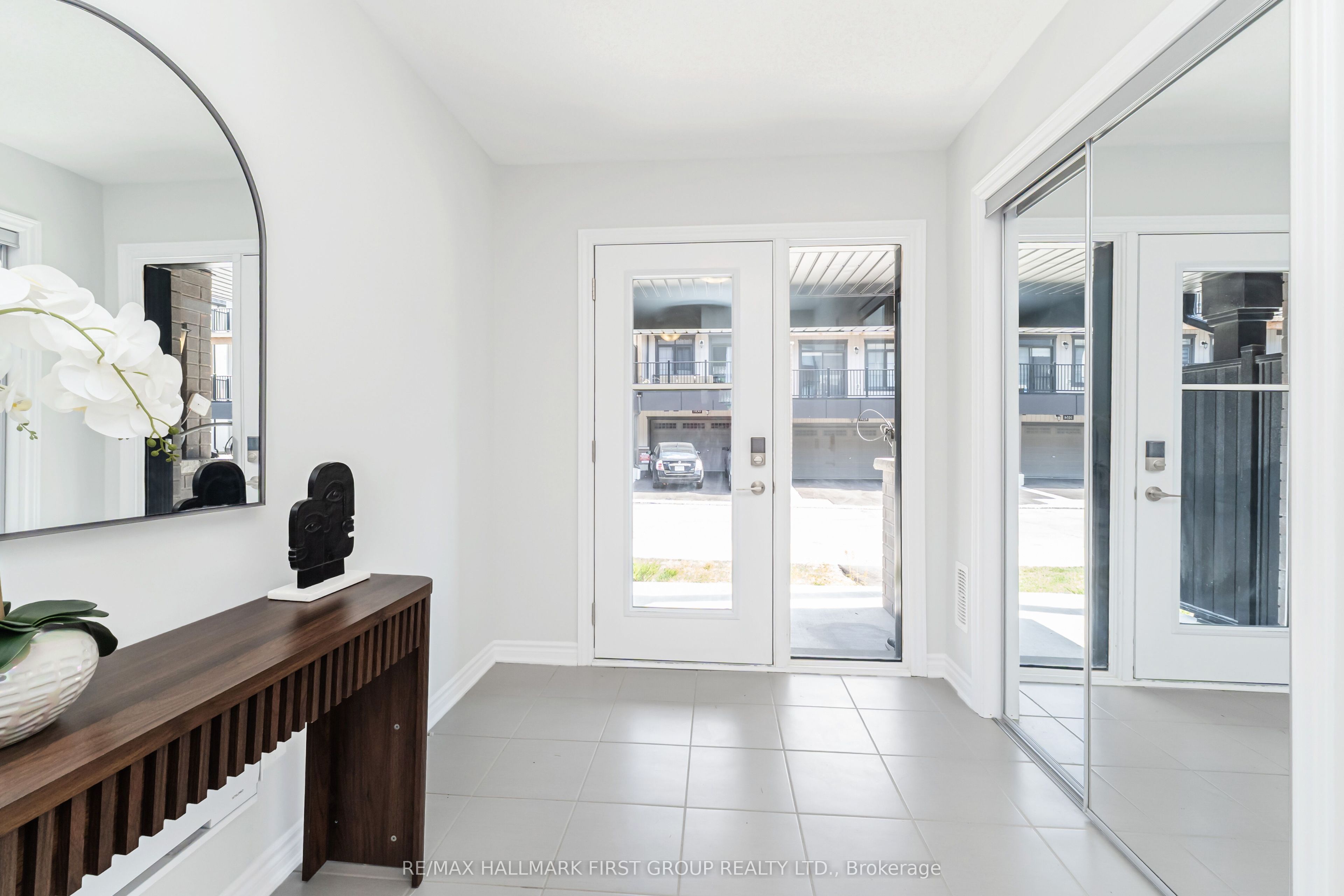 1130 Greentree Path, Oshawa, ON L1H 8L7 photo 4