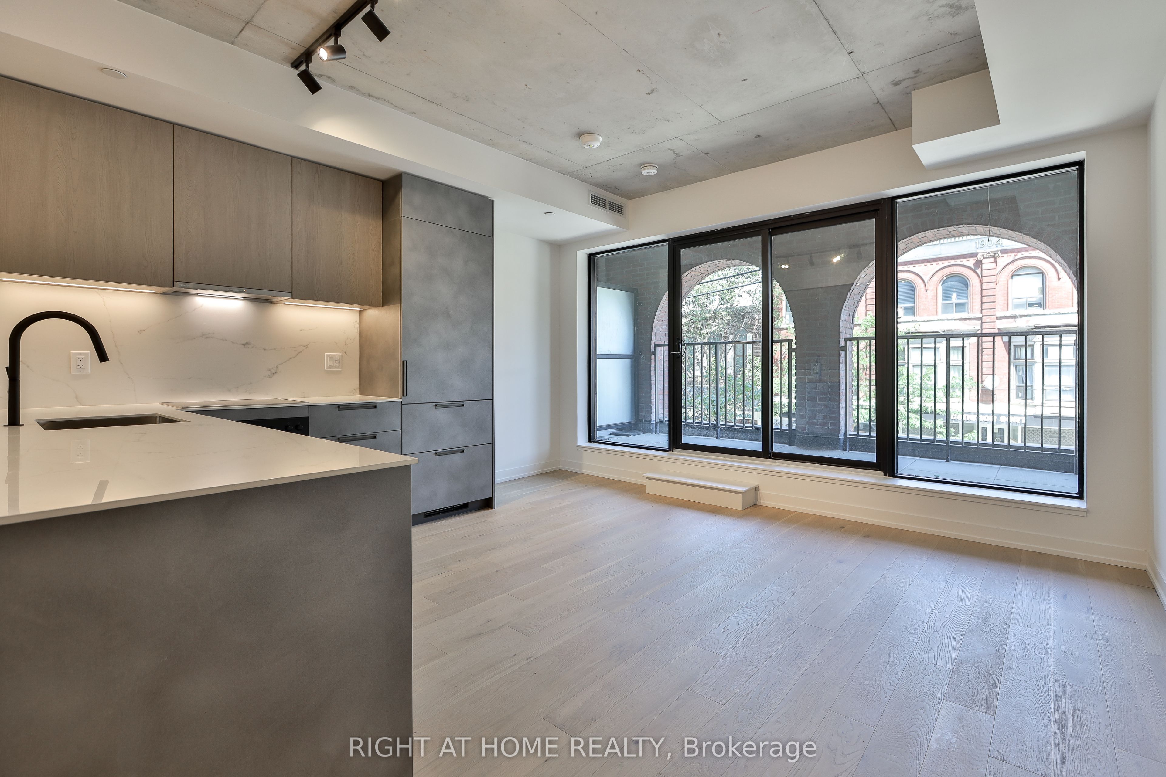 761 Queen Street E 203, Toronto, ON M4M 1H3