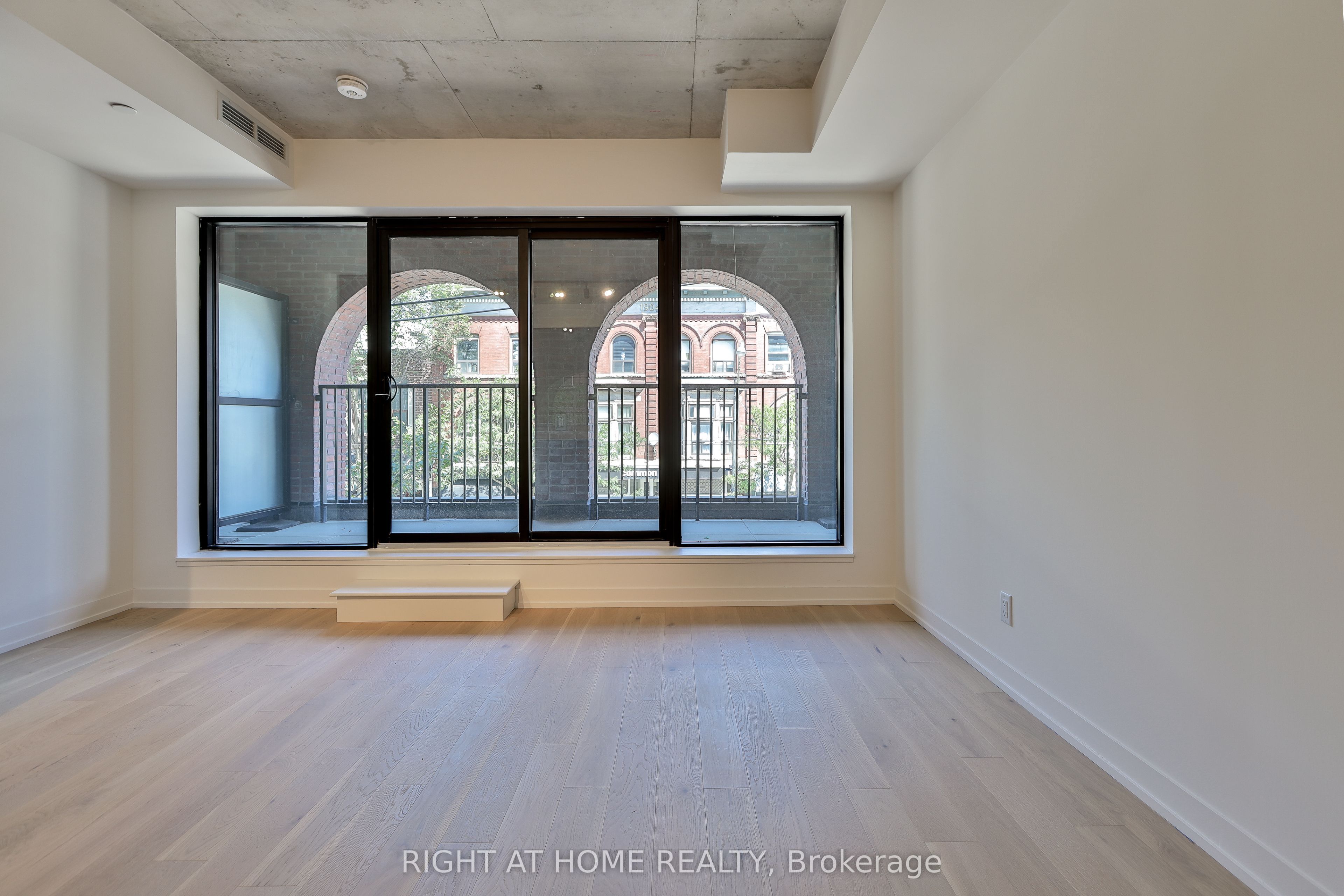 761 Queen Street E 203, Toronto, ON M4M 1H3 photo 3