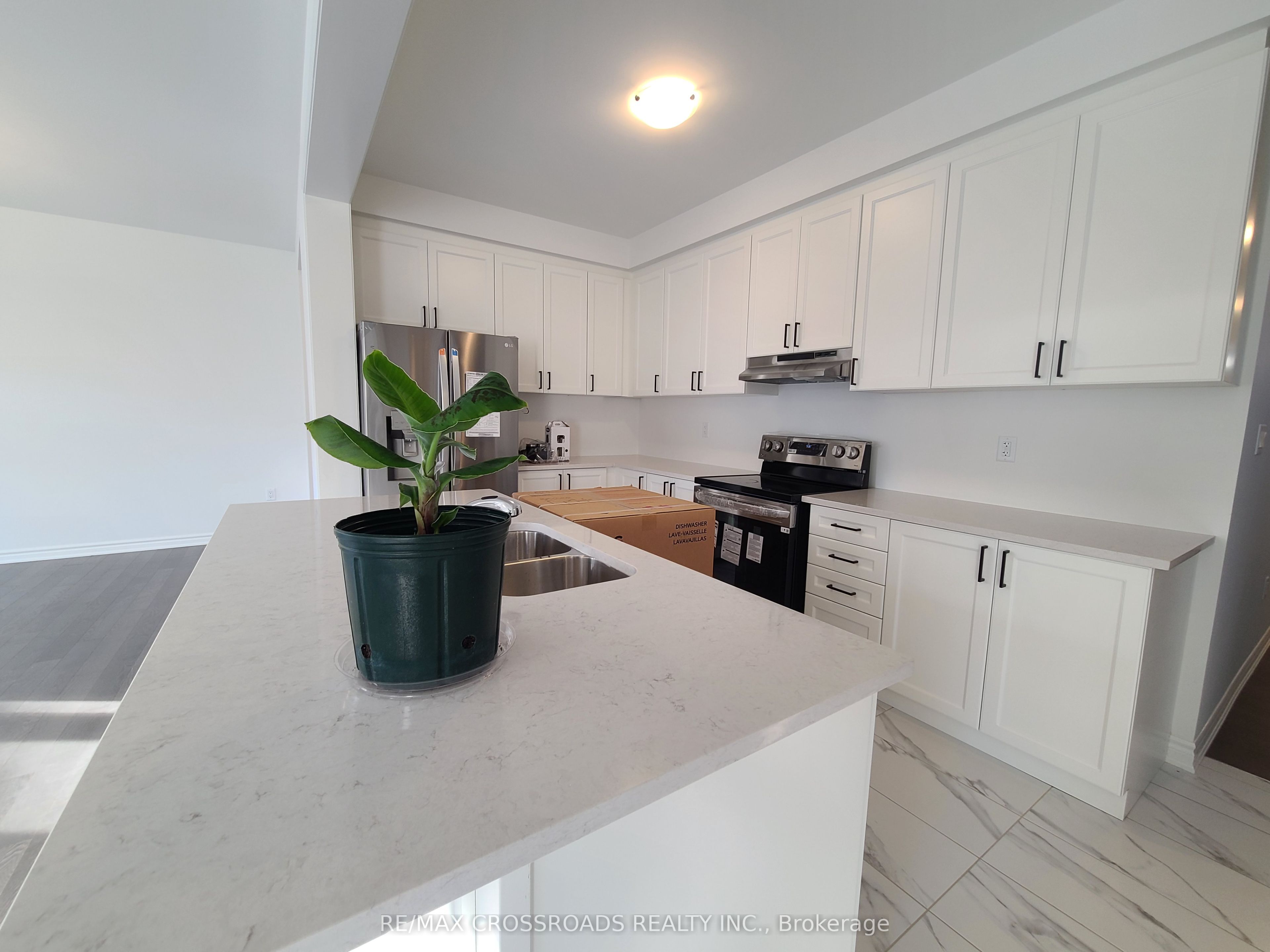 2916 Scotch Pine Lane, Pickering, ON L1X 0N9 photo 2