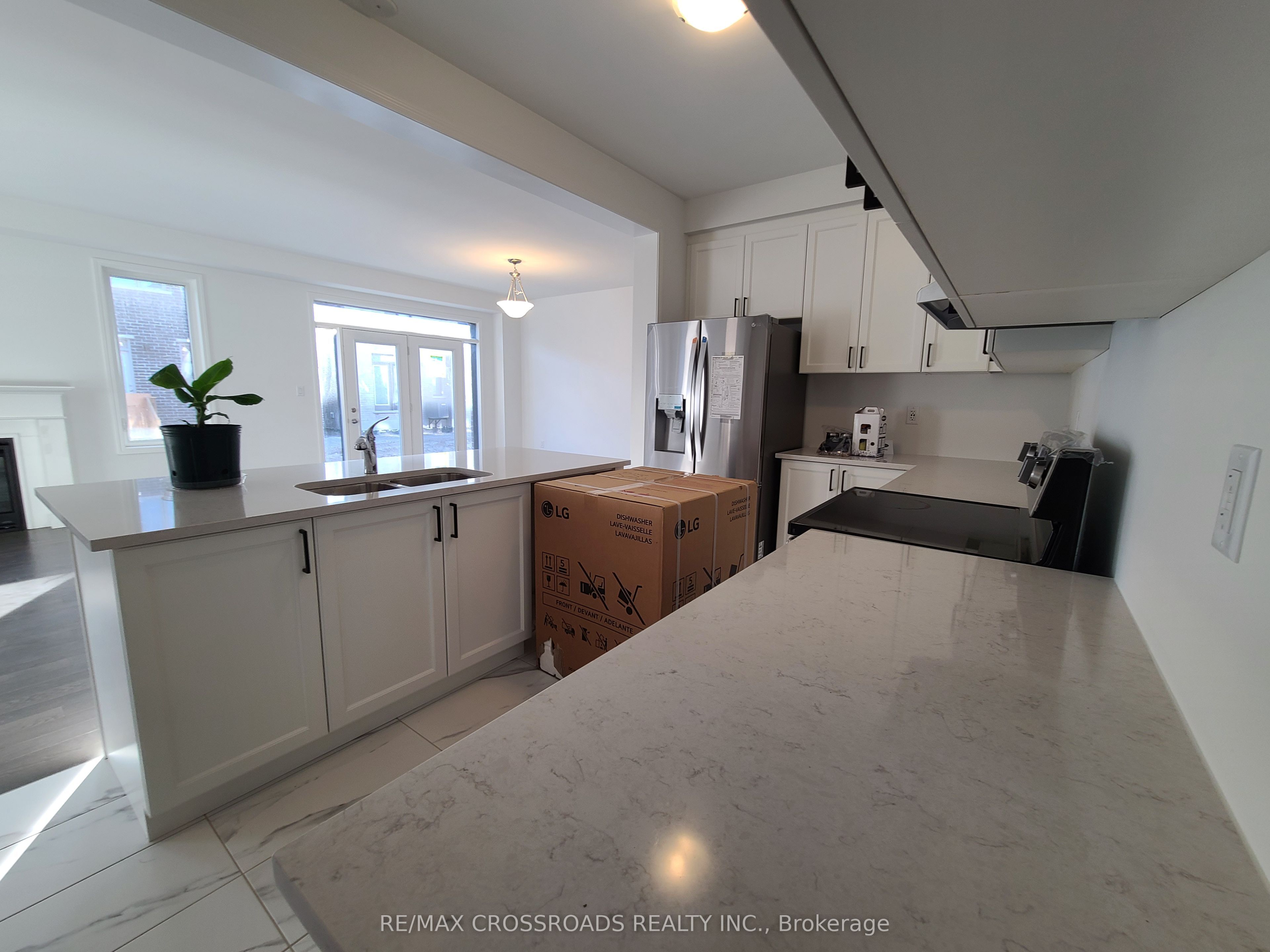 2916 Scotch Pine Lane, Pickering, ON L1X 0N9 photo 3