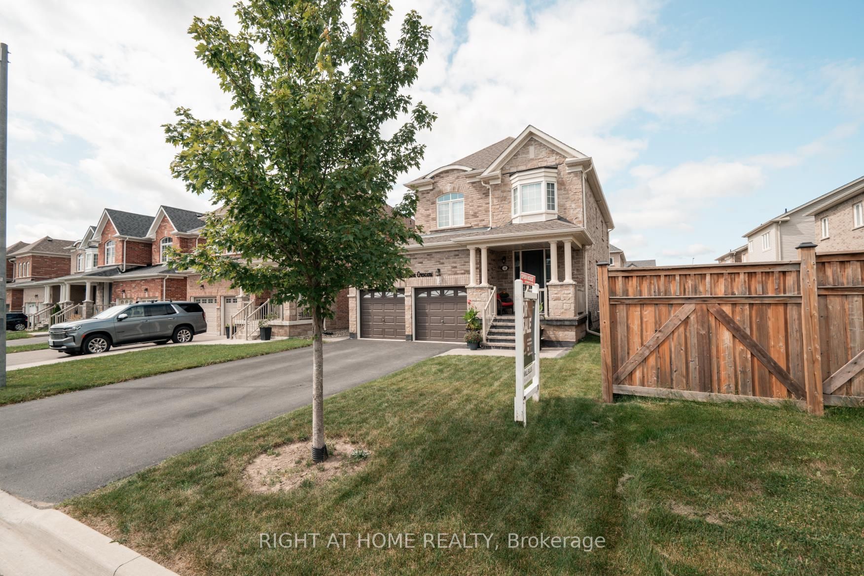4 Bill Hutchinson Crescent, Clarington, ON L1C 7E1 photo 2