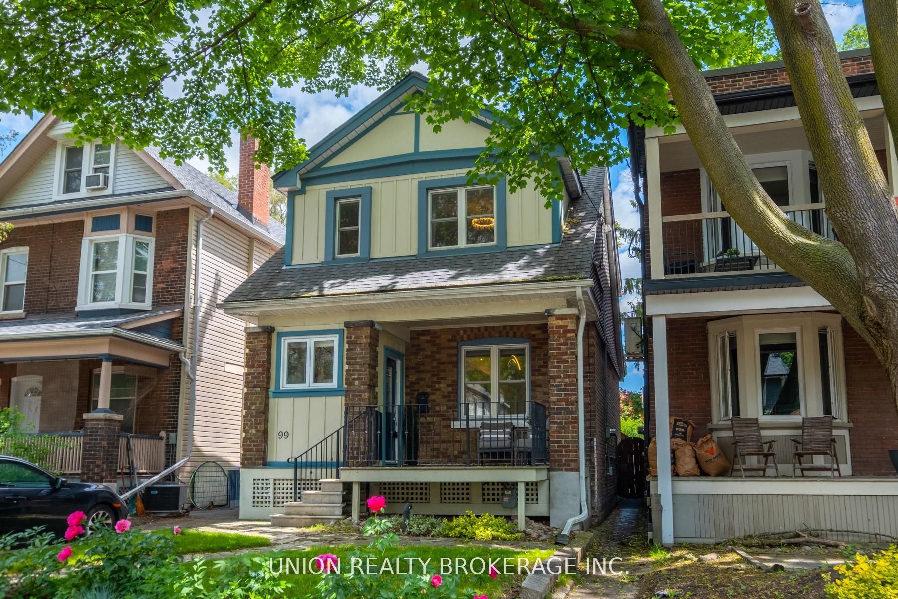 99 Hiawatha Road, Toronto, ON M4L 2X7