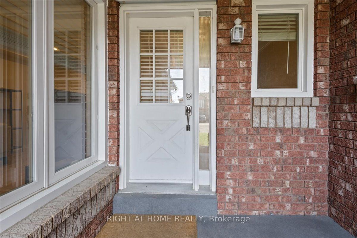 2252 Wildwood Crescent, Pickering, ON L1X 2R7 photo 3