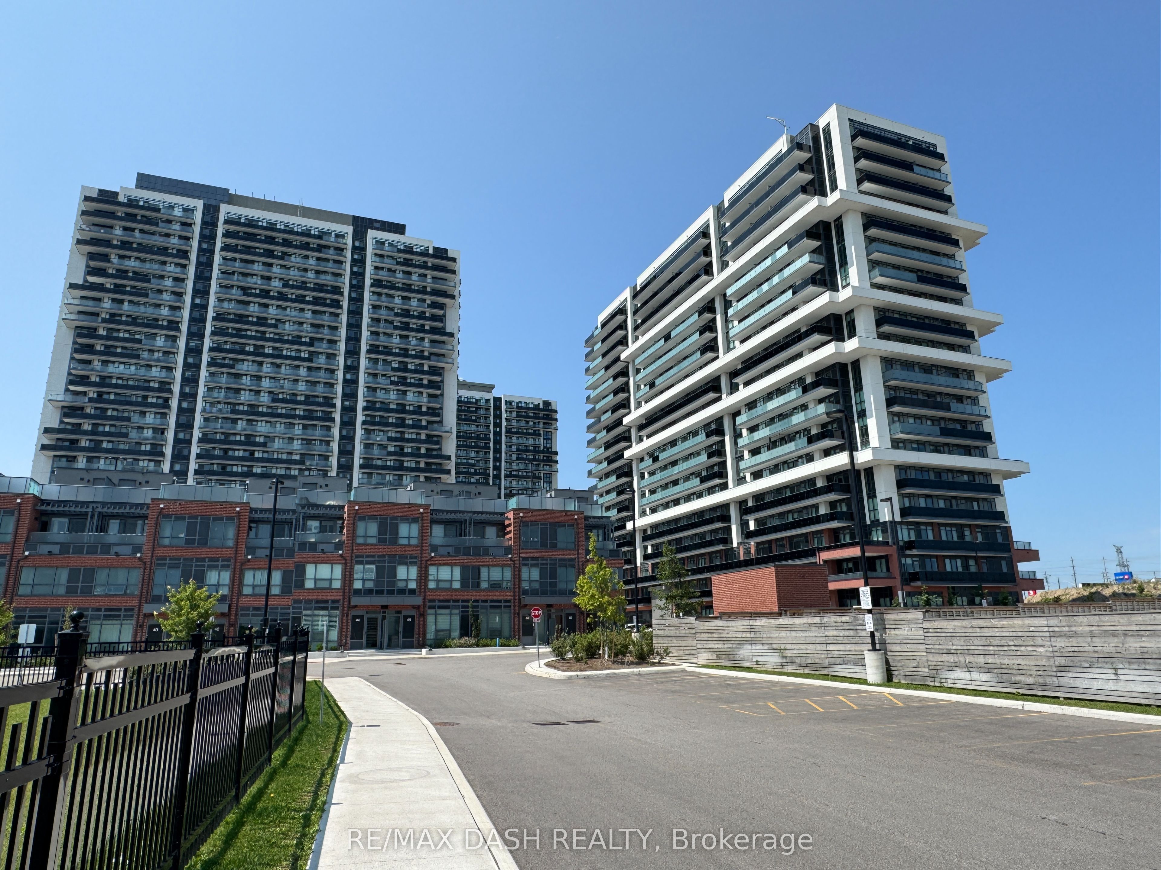 2545 Simcoe Street N 631, Oshawa, ON L1L 0W3