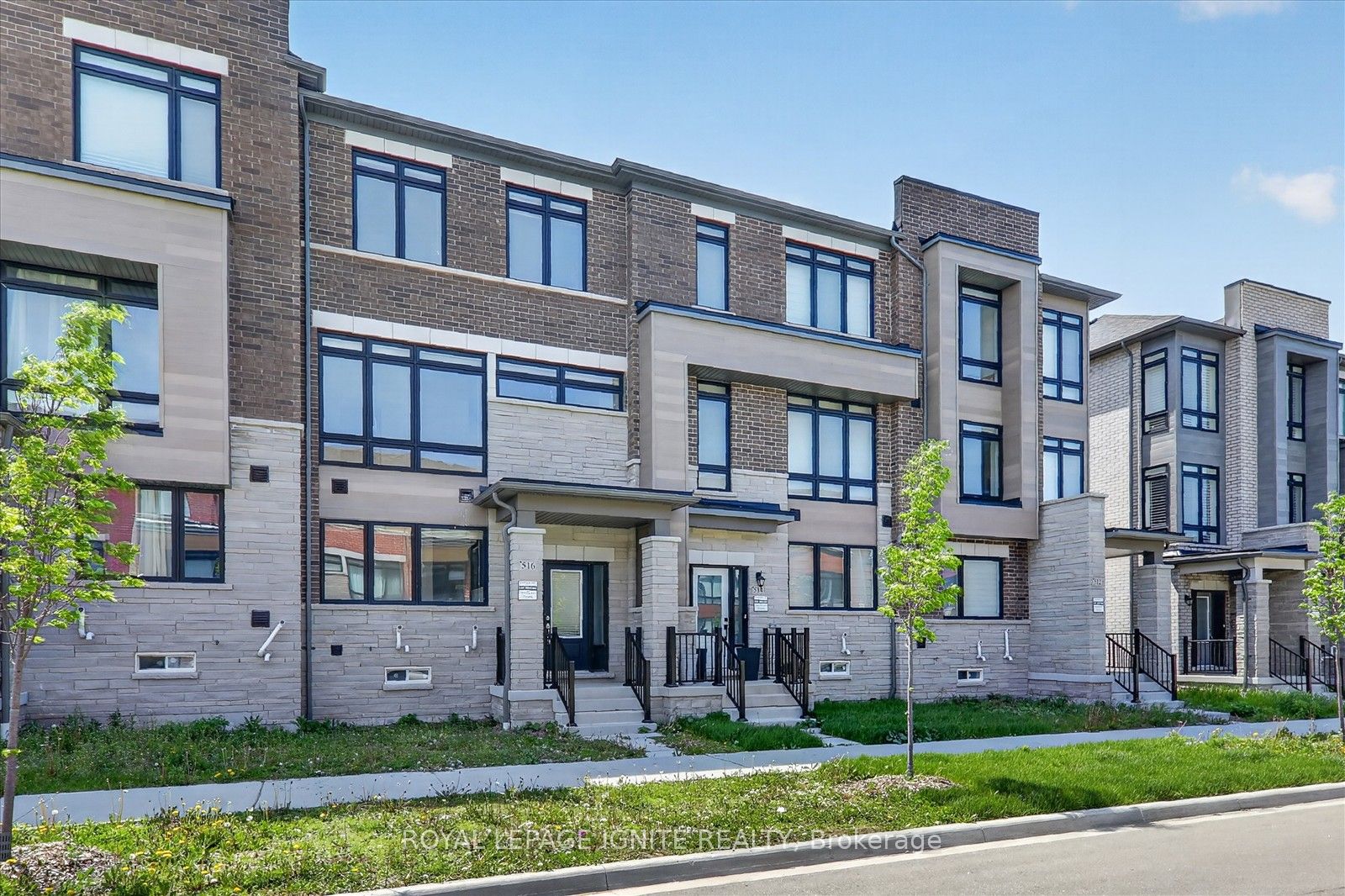516 Danks Ridge Drive, Ajax, ON L1S 0H4 photo 2