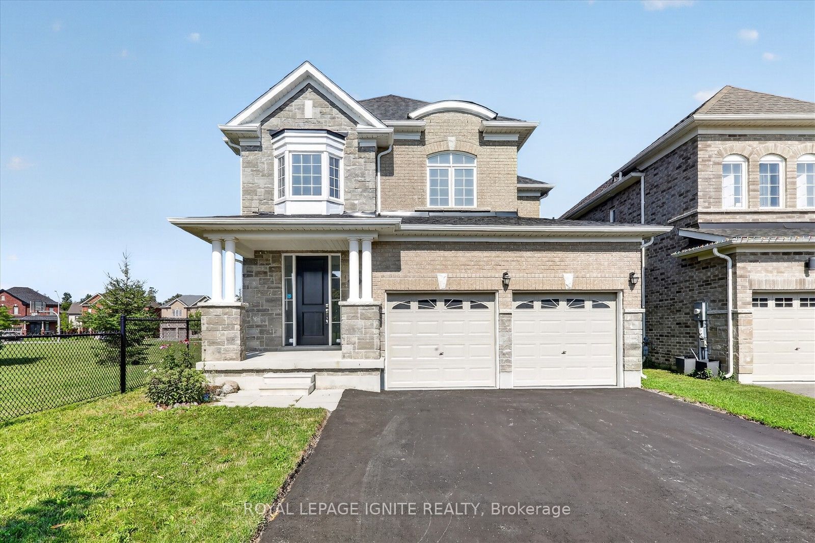 188 Douglas Kemp Crescent, Clarington, ON L1C 7E4