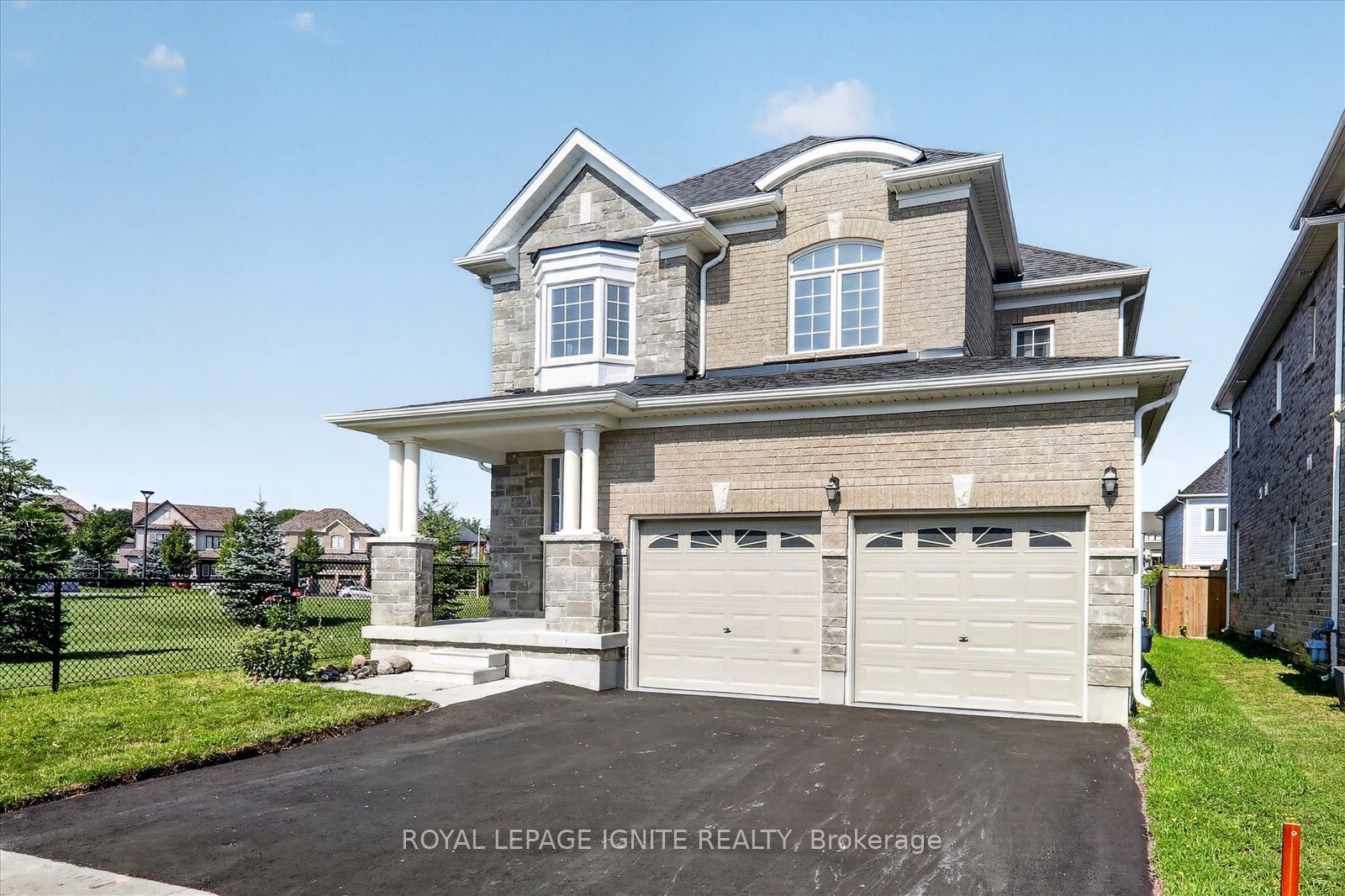 188 Douglas Kemp Crescent, Clarington, ON L1C 7E4 photo 2