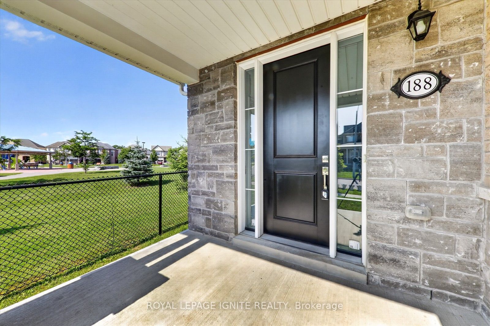 188 Douglas Kemp Crescent, Clarington, ON L1C 7E4 photo 4
